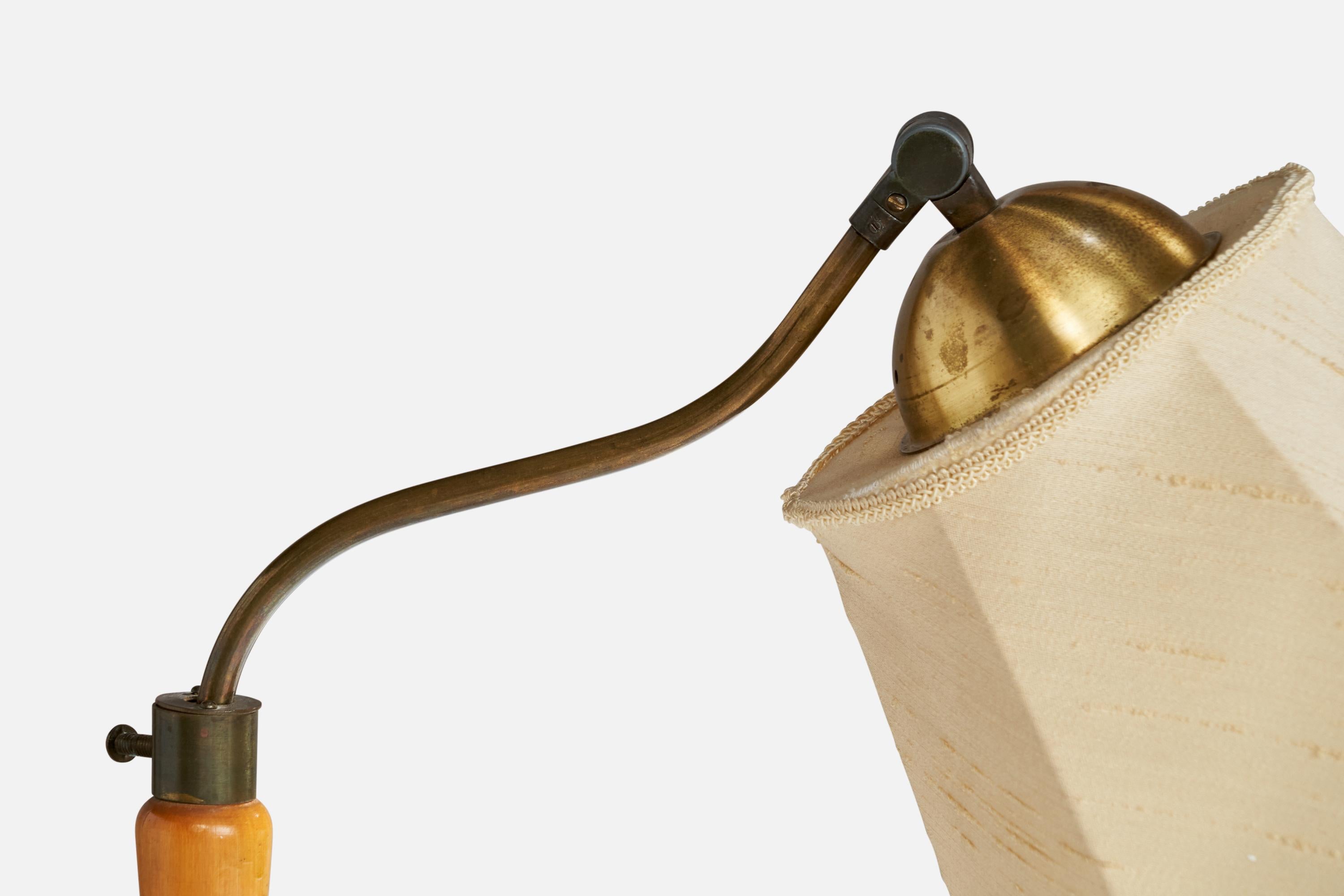 Schwedische Designerin, Stehlampe, Birke, Messing, Stoff, Schweden, 1930er Jahre (Mitte des 20. Jahrhunderts) im Angebot