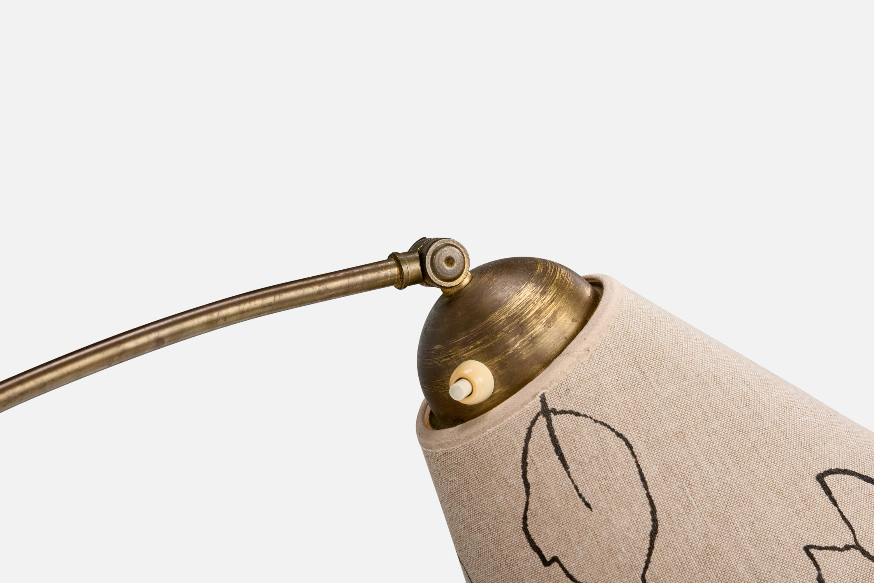 Schwedische Designerin, Stehlampe, Birke, Messing, Stoff, Schweden, 1940er Jahre (Mitte des 20. Jahrhunderts) im Angebot