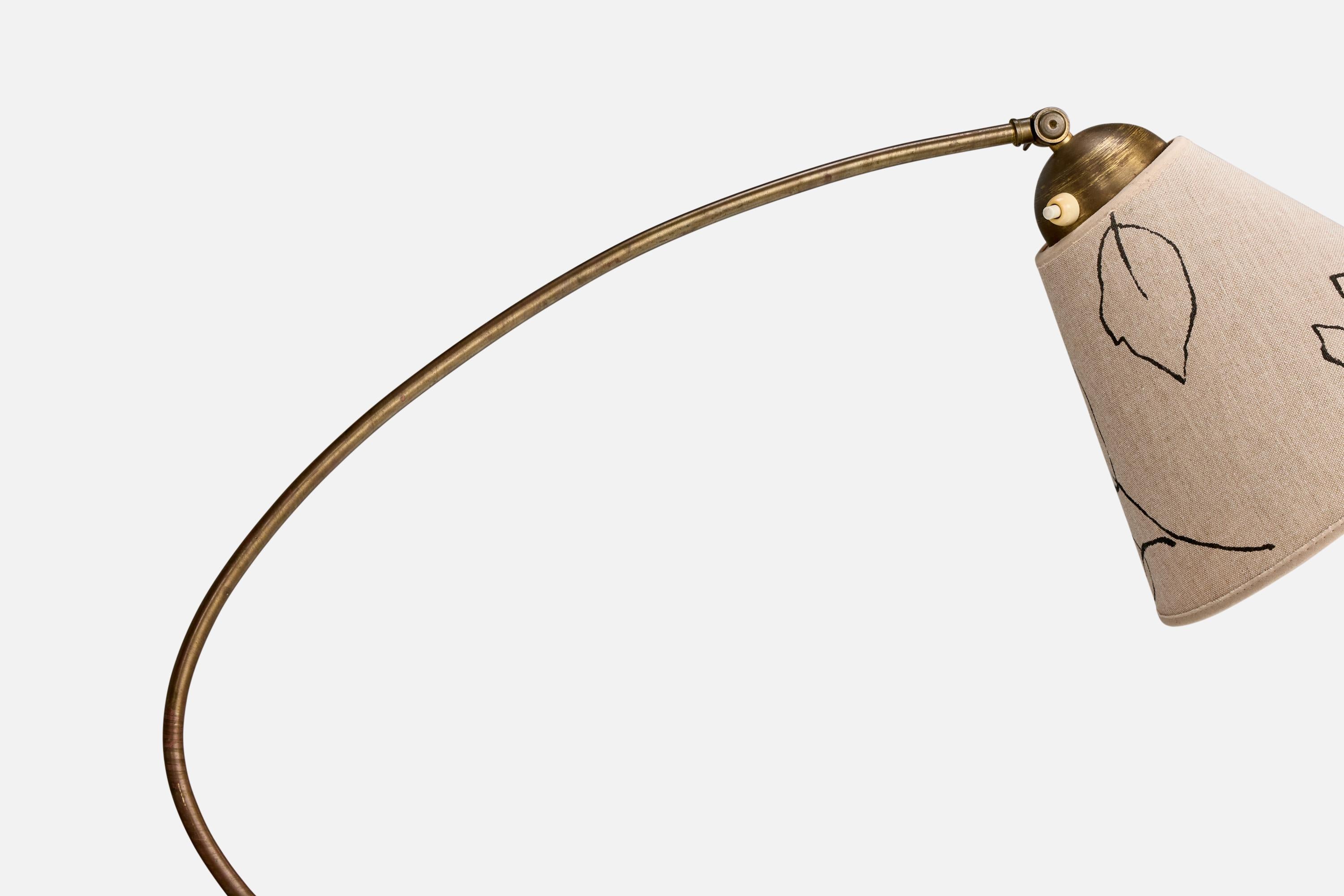 Schwedische Designerin, Stehlampe, Birke, Messing, Stoff, Schweden, 1940er Jahre im Angebot 1