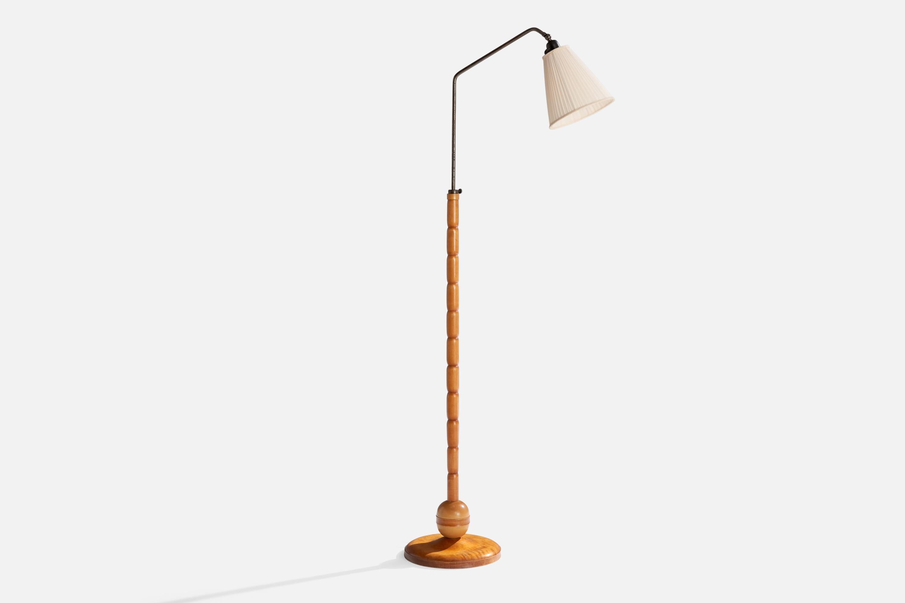 Stehlampe aus Birke, Metall und cremefarbenem Stoff, entworfen und hergestellt in Schweden, um 1930.

Abmessungen der Lampe mit Schirm (Zoll): 60,25