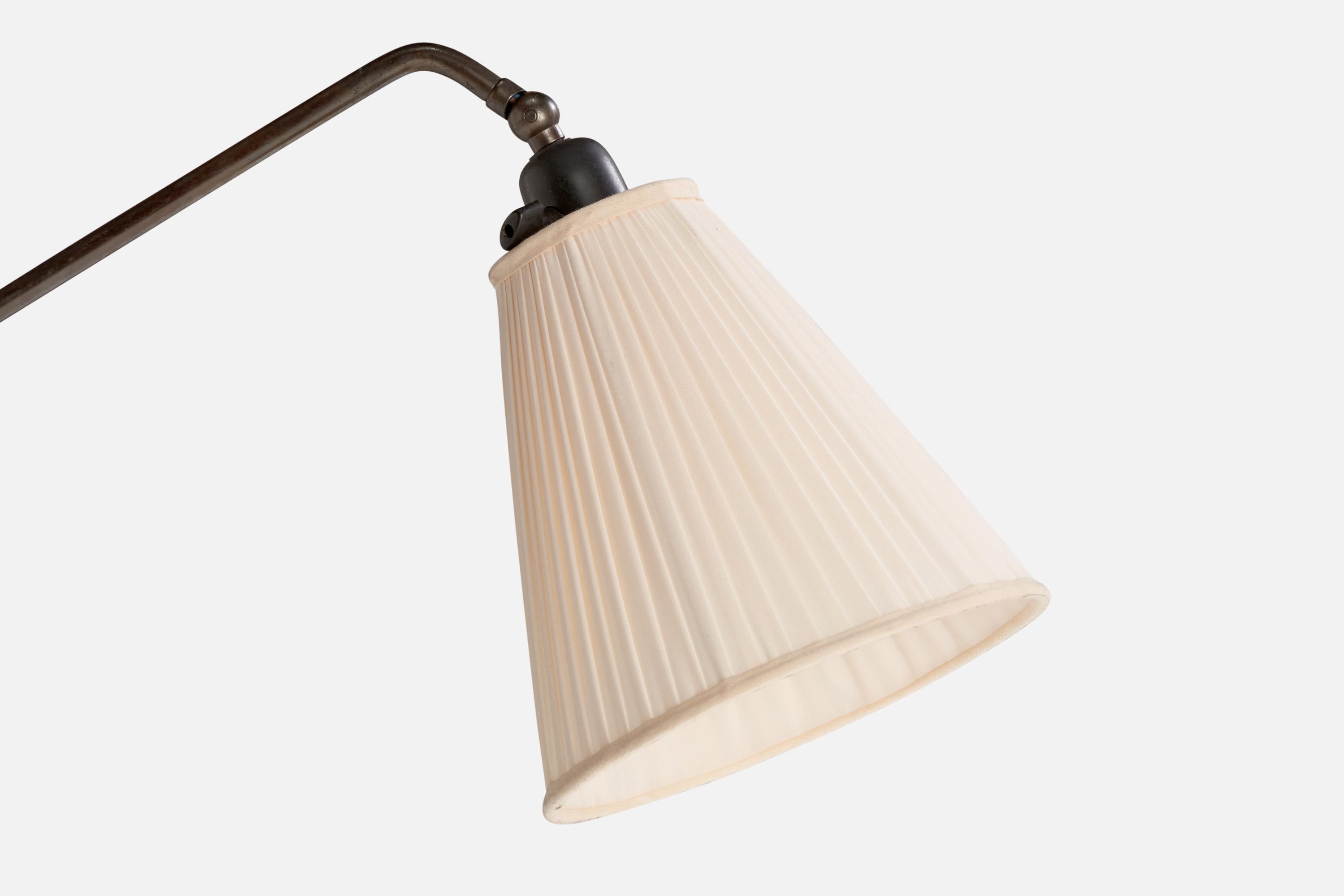 Schwedische Designerin, Stehlampe, Birke, Metall, Stoff, Schweden, 1930er Jahre im Zustand „Gut“ im Angebot in High Point, NC