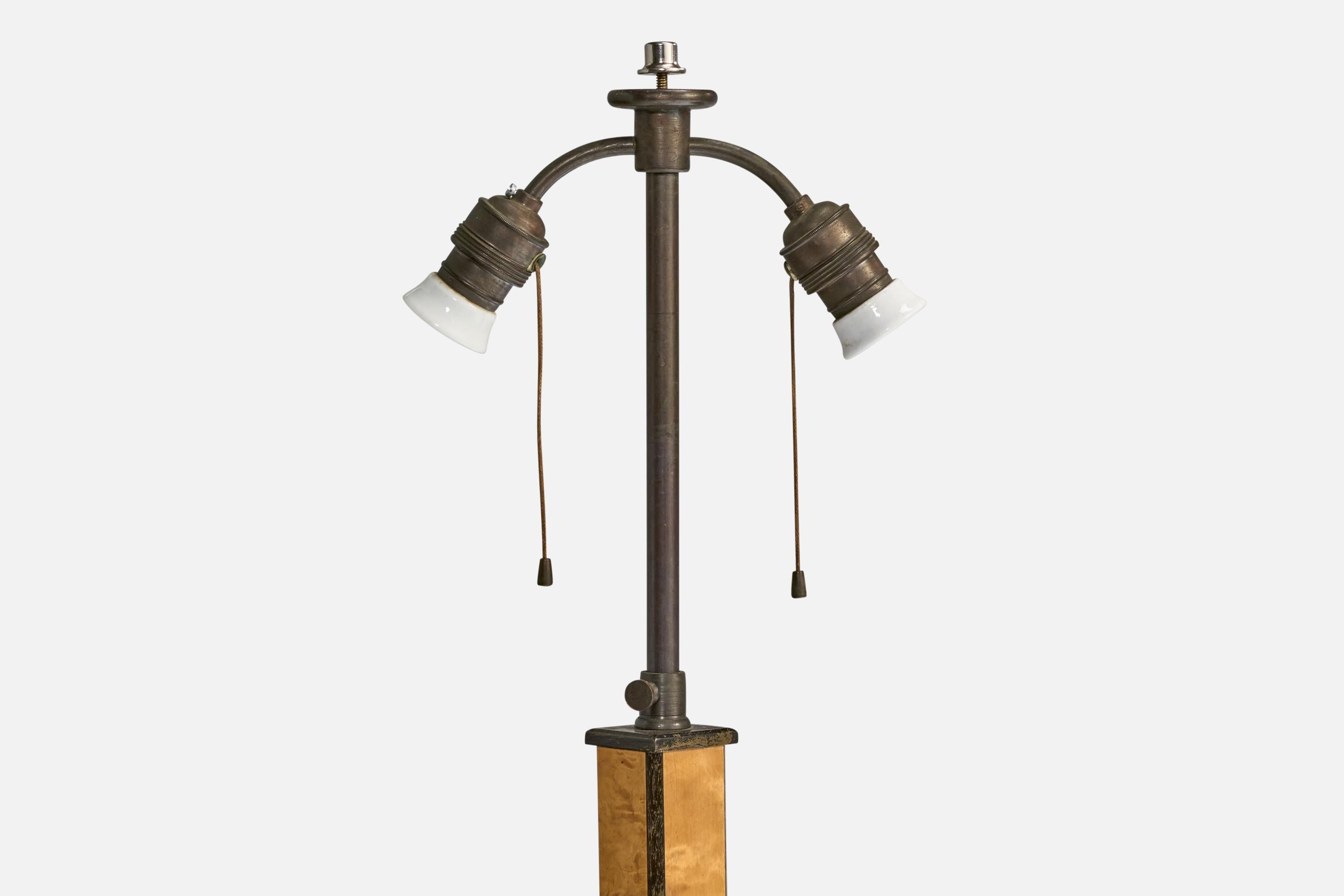Metà XX secolo Lampada da terra di design svedese, betulla, metallo, tessuto, Svezia, anni '30 in vendita