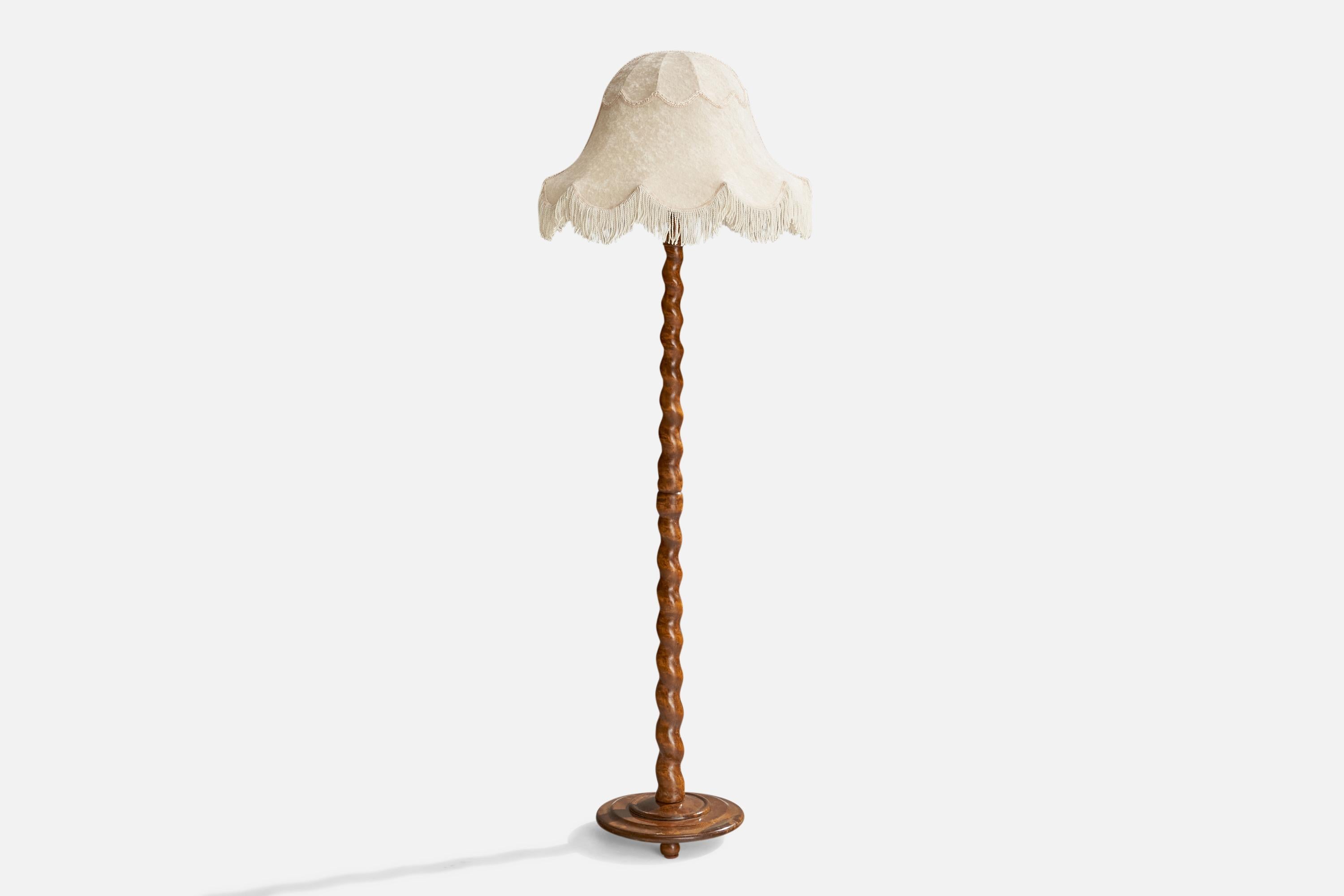 Lampadaire en bouleau teinté foncé et velours blanc cassé, conçu et produit en Suède, vers les années 1930.

Dimensions de la lampe avec abat-jour (pouces) : 70