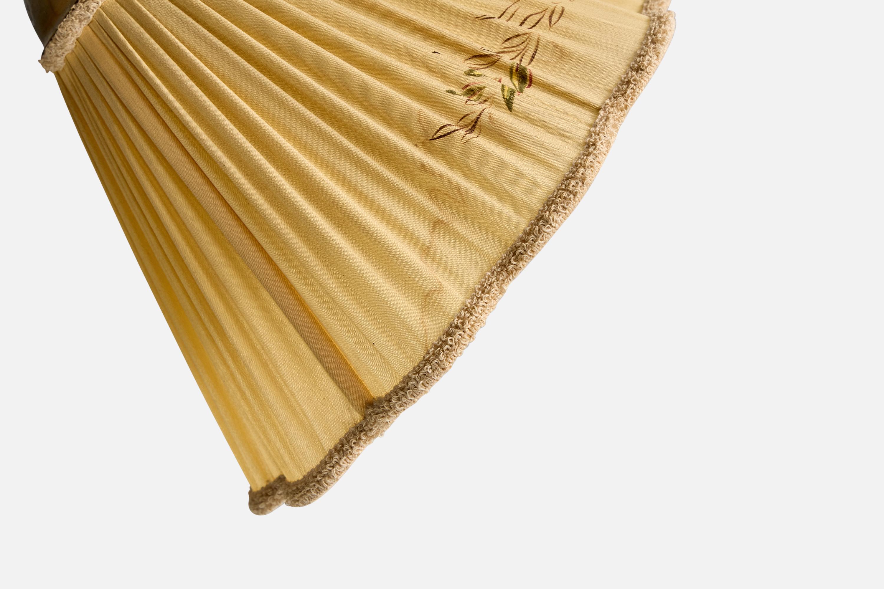 Designer suédois, lampadaire, laiton, bouleau, tissu, Suède, années 1930 Bon état - En vente à High Point, NC
