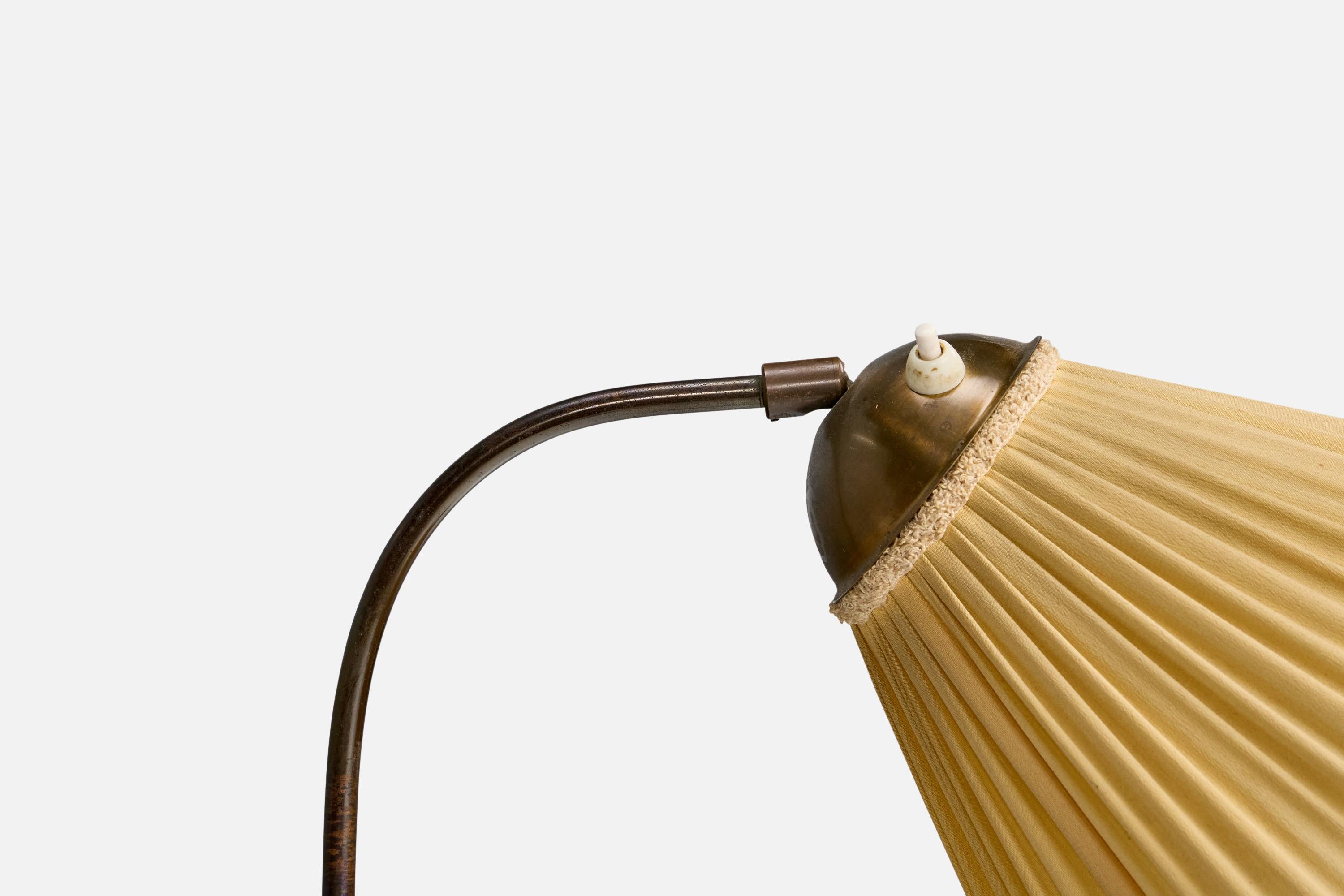 Milieu du XXe siècle Designer suédois, lampadaire, laiton, bouleau, tissu, Suède, années 1930 en vente