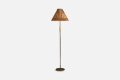 Lampada da terra di design svedese, ottone, betulla, rattan, rafia, Svezia, anni '50