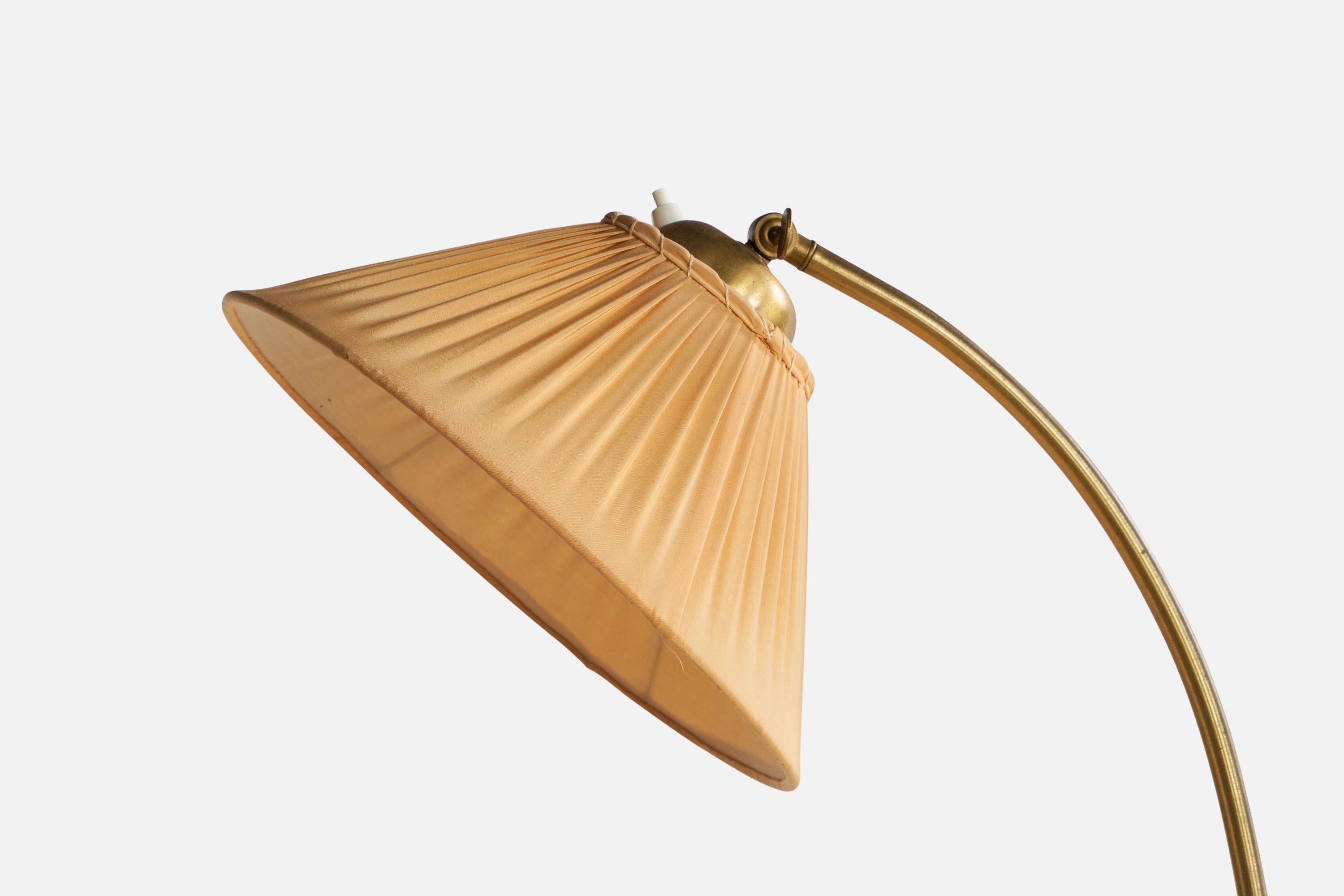 Suédois Designer suédois, lampadaire, laiton, orme, tissu, Suède, années 1930 en vente