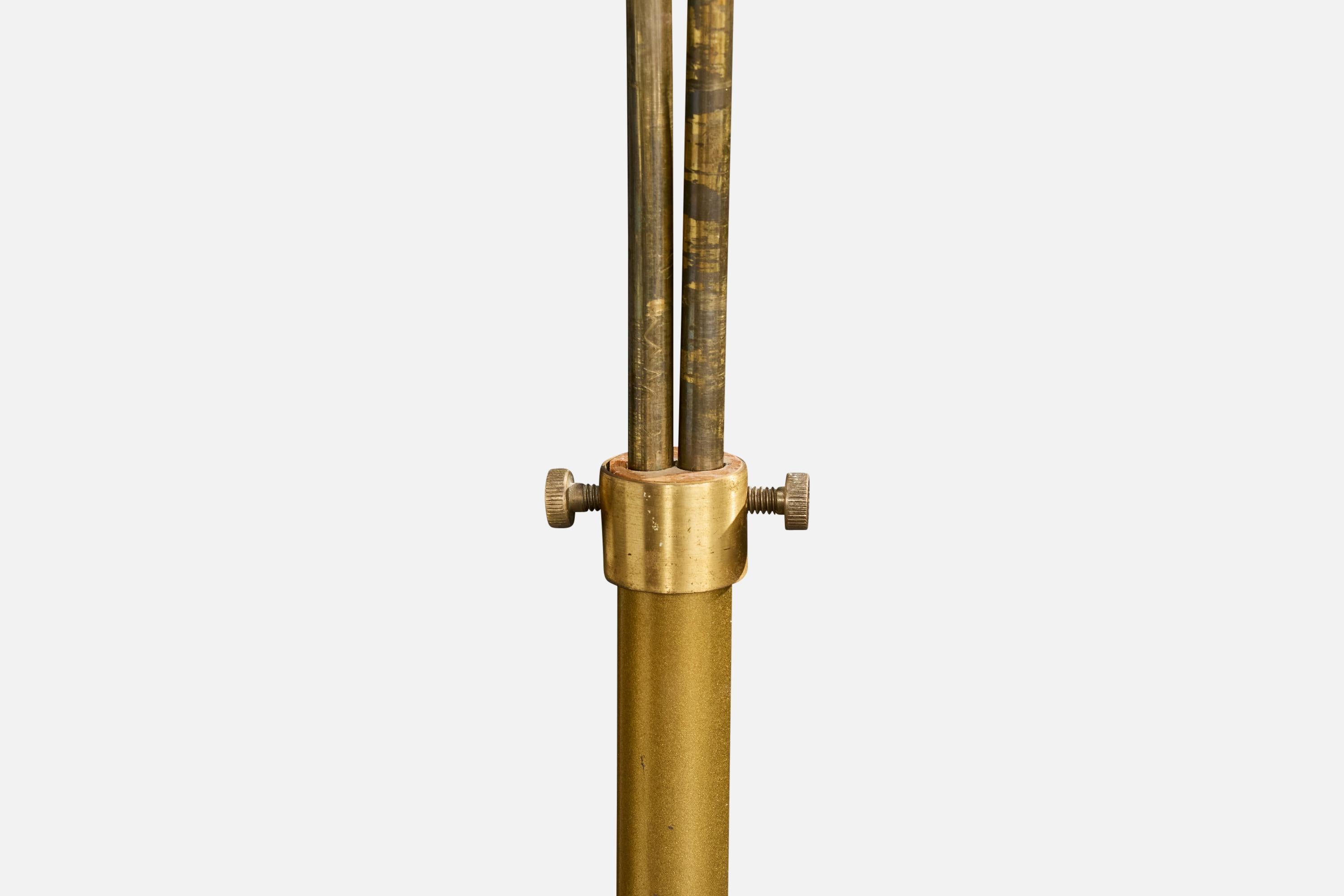 Milieu du XXe siècle Designer suédois, lampadaire, laiton, orme, tissu, Suède, années 1940 en vente