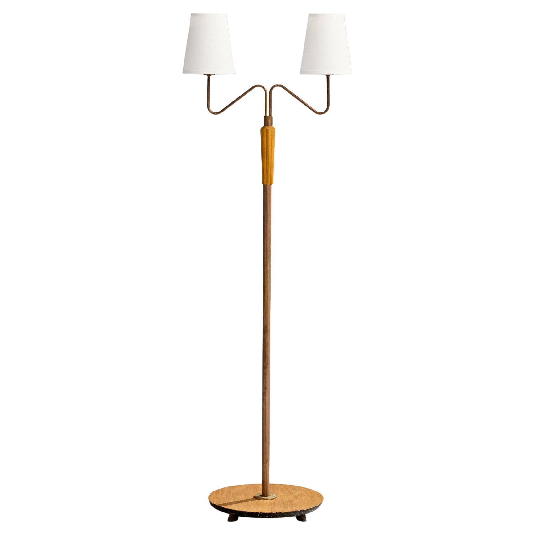 Designer suédois, lampadaire, laiton, orme, tissu, Suède, années 1940