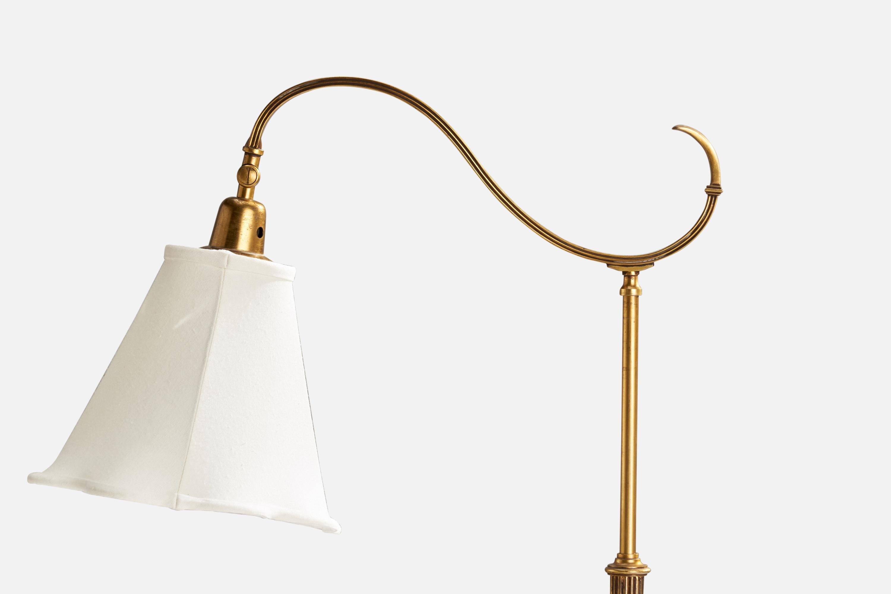Scandinavo moderno Lampada da terra di design svedese, ottone, tessuto, Svezia, anni '1930 in vendita