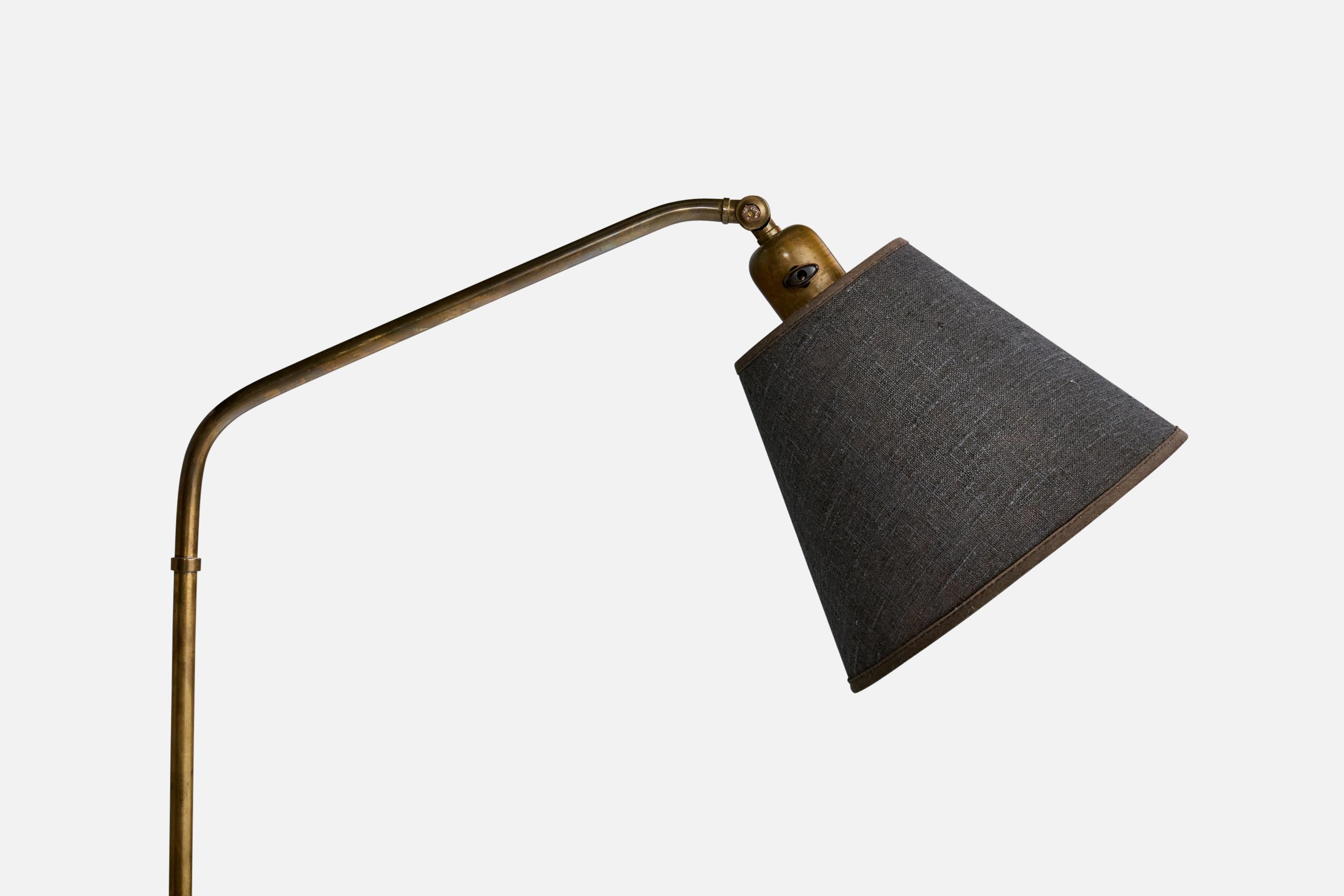 Scandinavo moderno Lampada da terra di design svedese, ottone, tessuto, Svezia, anni '1930 in vendita