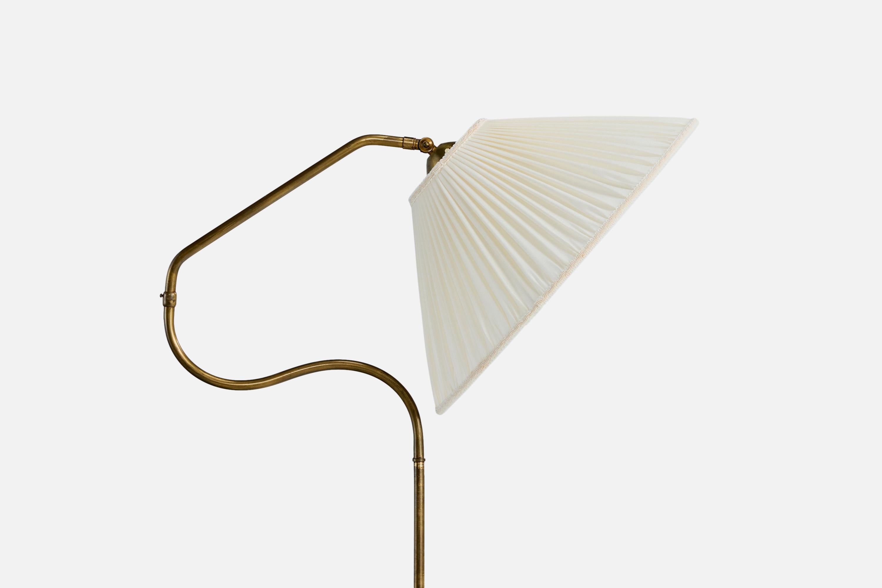 Schwedische Designerin, Stehlampe, Messing, Stoff, Schweden, 1930er Jahre (Skandinavische Moderne) im Angebot