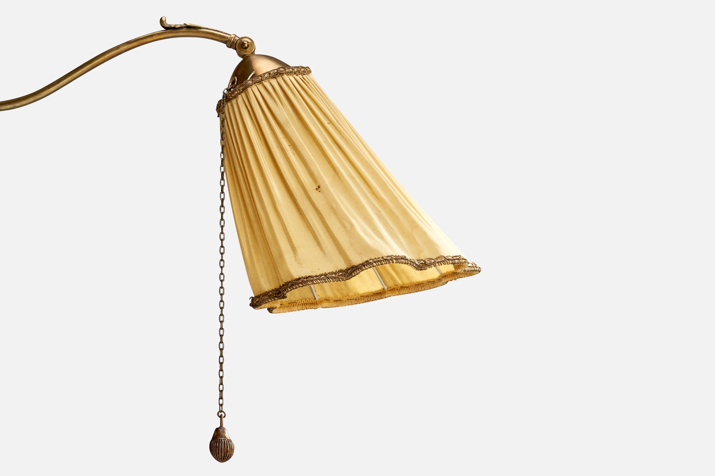 Suédois Créateur suédois, lampadaire, laiton, tissu, Suède, années 1930 en vente