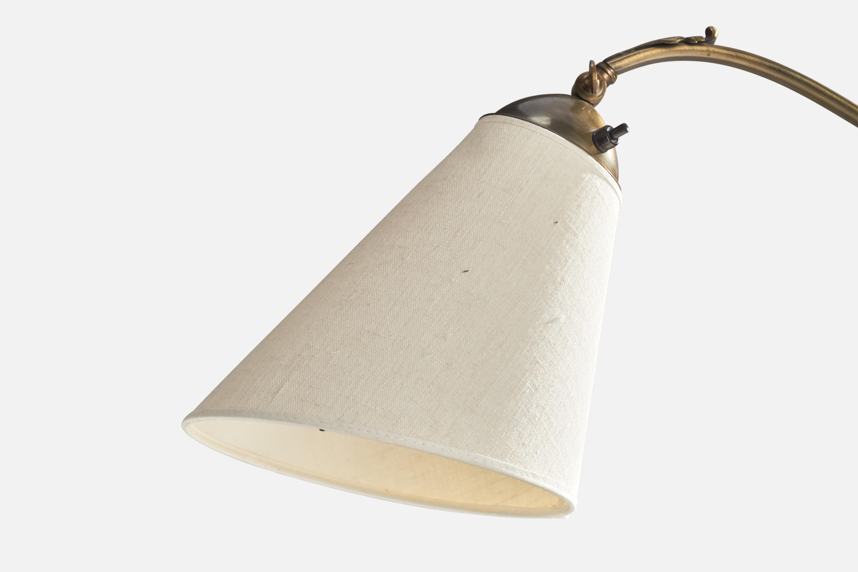 Svedese Lampada da terra di design svedese, ottone, tessuto, Svezia, anni '1930 in vendita