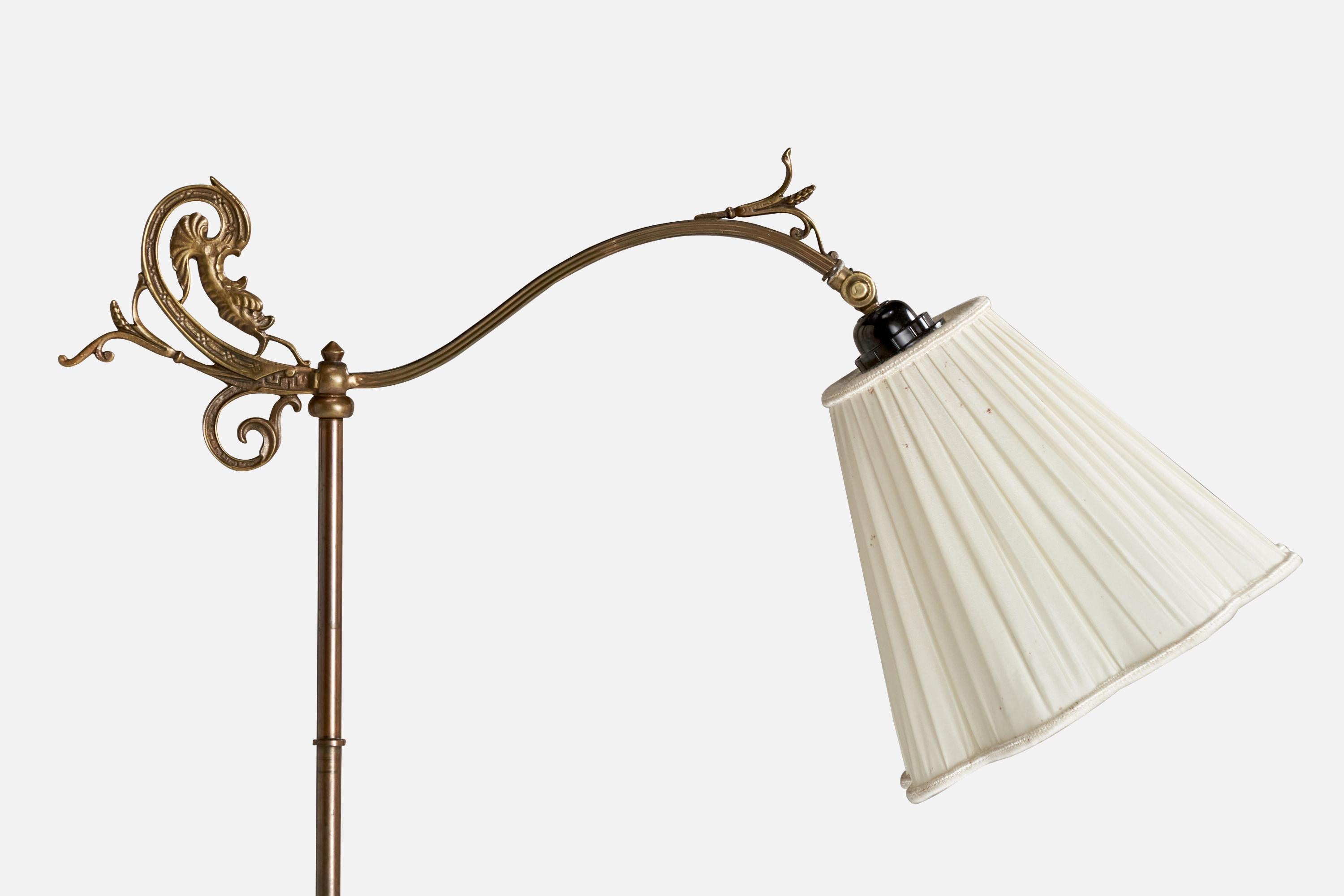 Svedese Lampada da terra di design svedese, ottone, tessuto, Svezia, anni '1930 in vendita