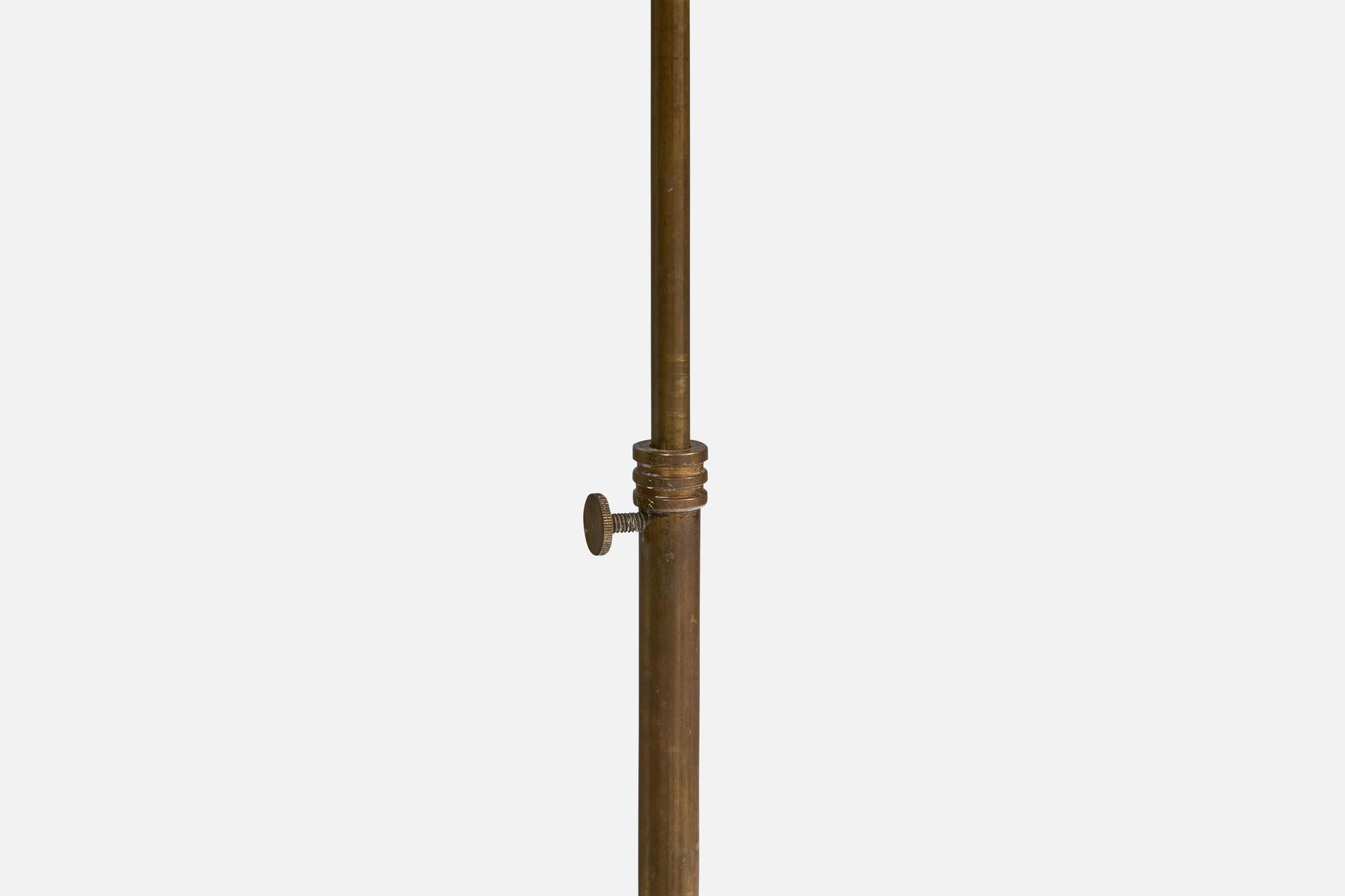 Lampada da terra di design svedese, ottone, tessuto, Svezia, anni '1930 In condizioni buone in vendita a High Point, NC
