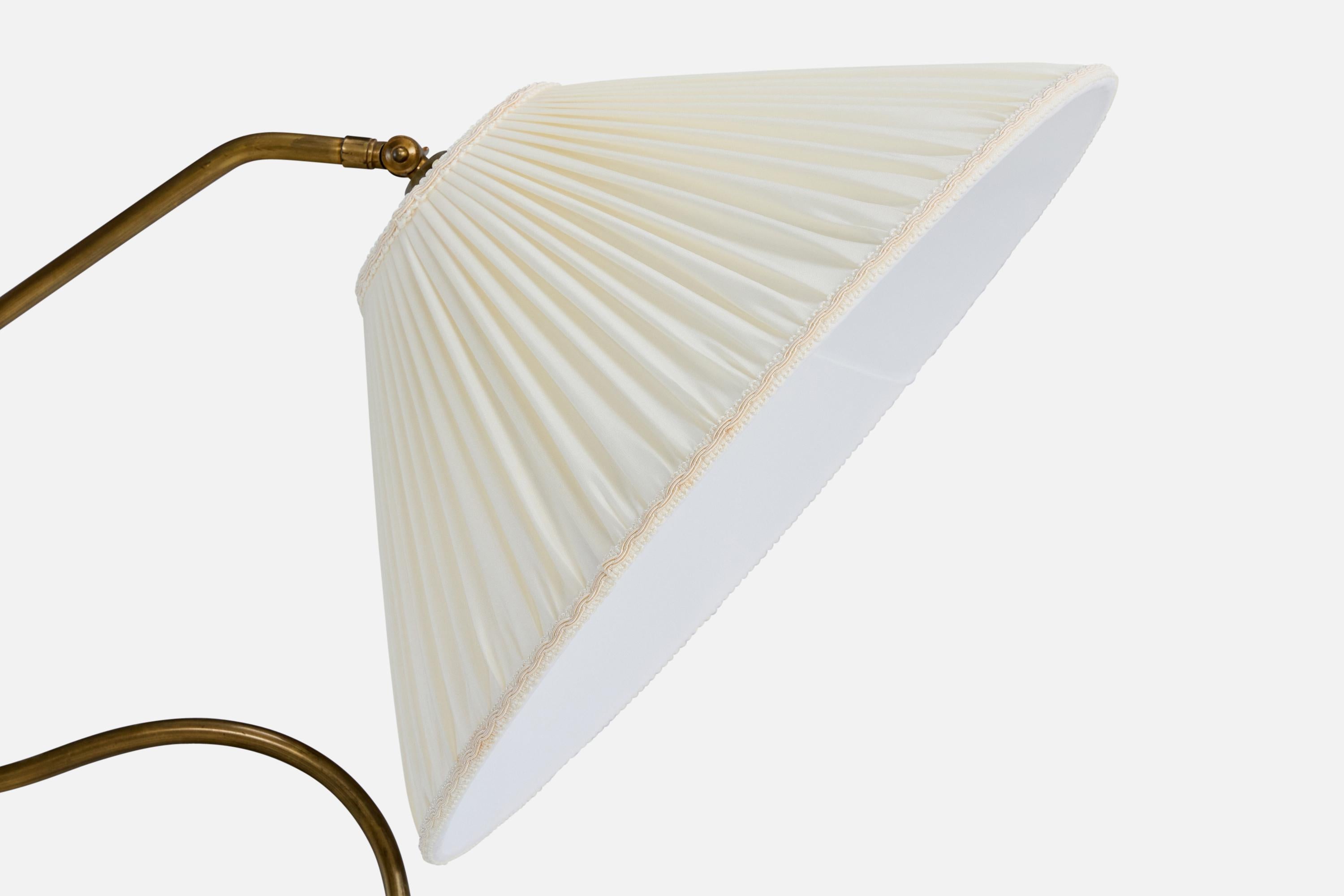 Schwedische Designerin, Stehlampe, Messing, Stoff, Schweden, 1930er Jahre im Zustand „Gut“ im Angebot in High Point, NC