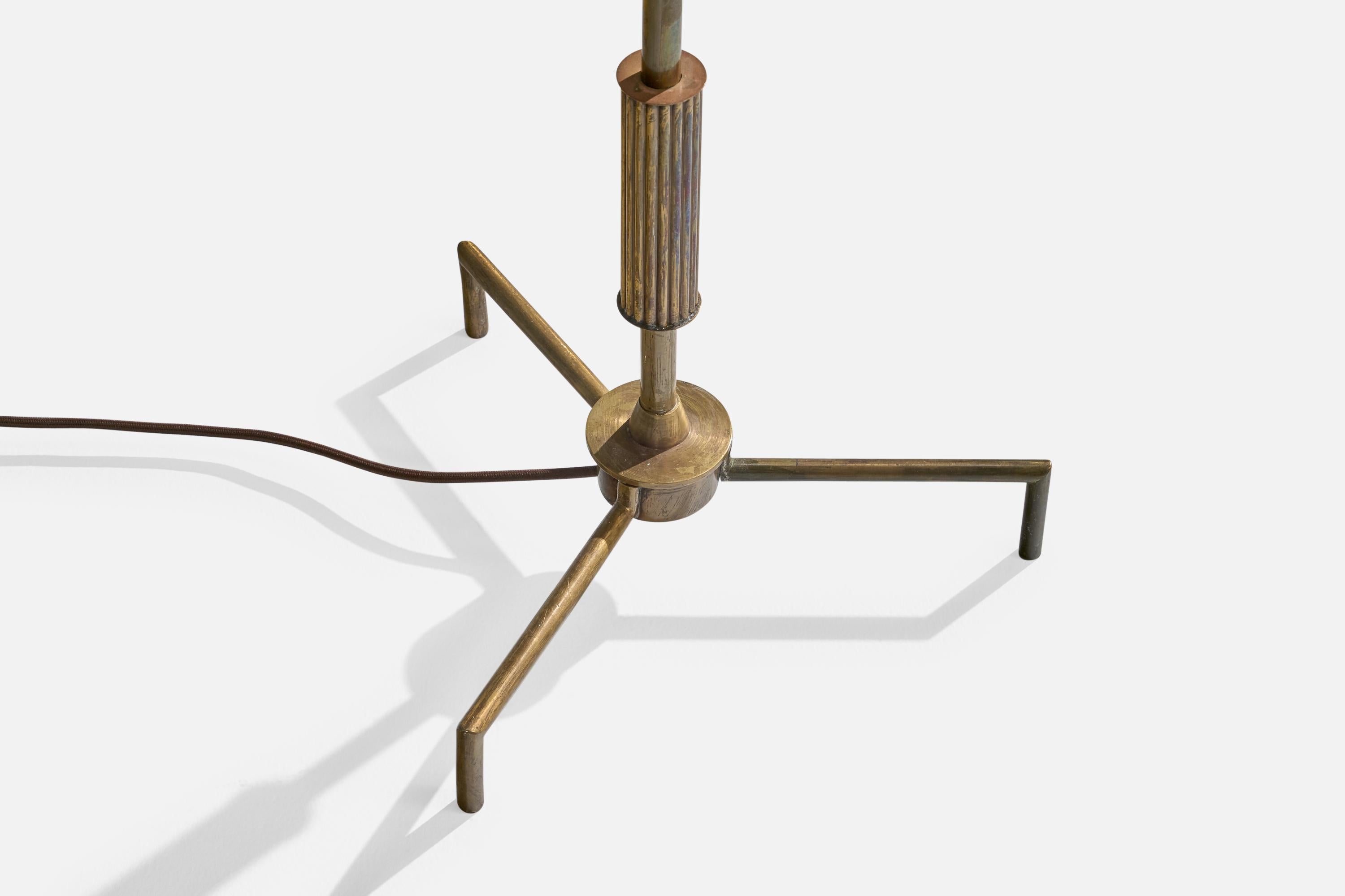 Metà XX secolo Lampada da terra di design svedese, ottone, tessuto, Svezia, anni '1930 in vendita