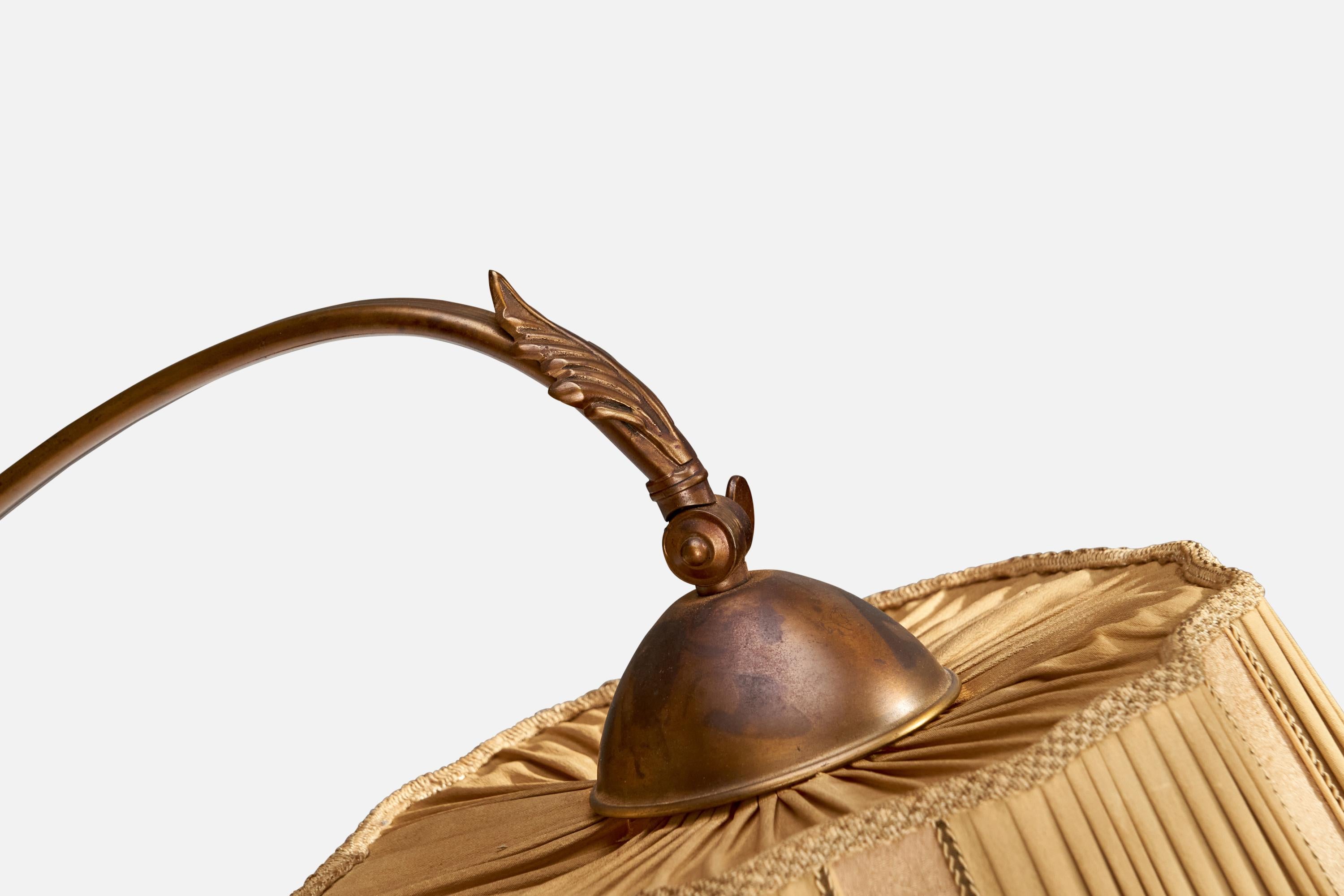 Ottone Lampada da terra di design svedese, ottone, tessuto, Svezia, anni '1930 in vendita