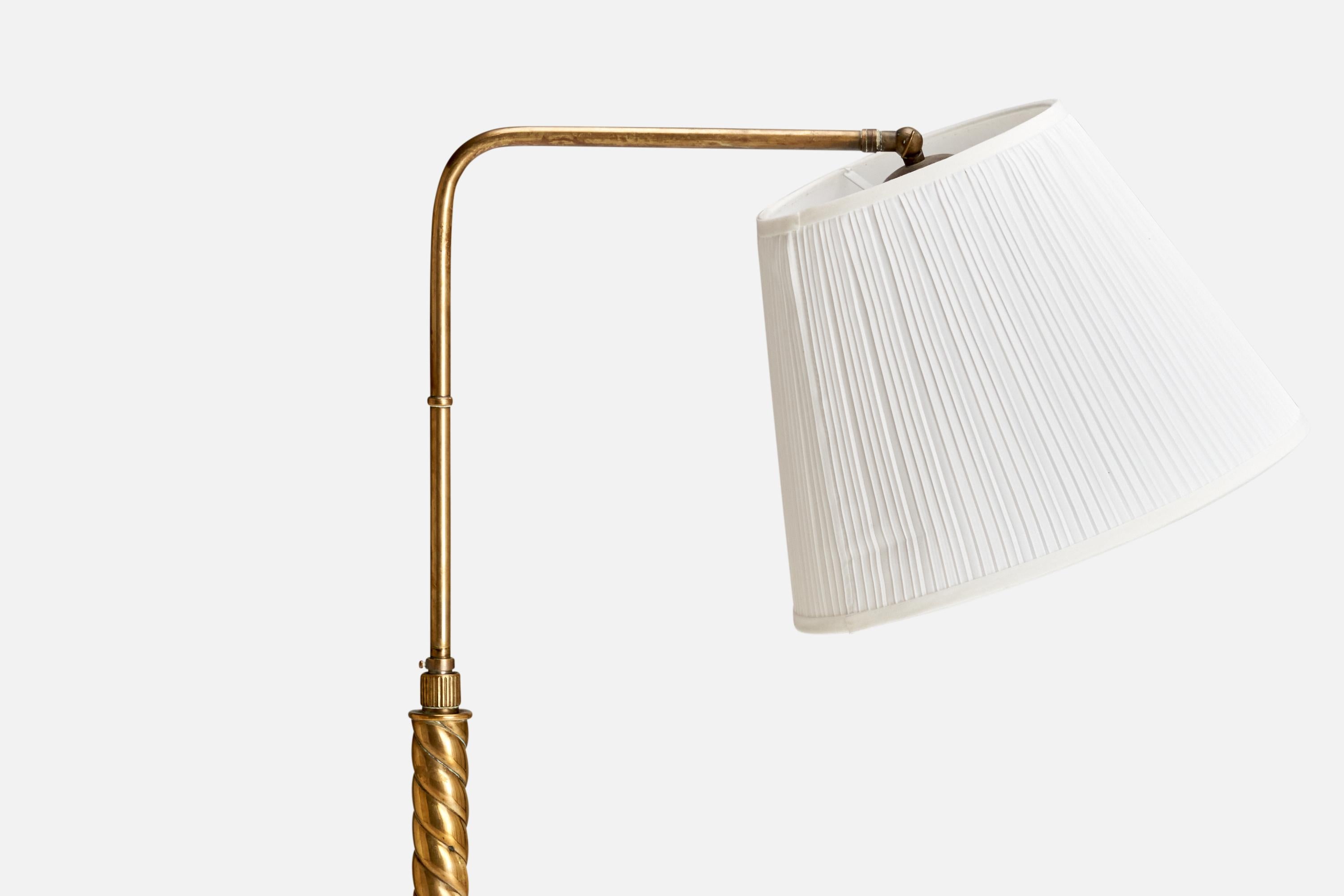 Scandinavo moderno Lampada da terra di design svedese, ottone, tessuto, Svezia, anni '40 in vendita