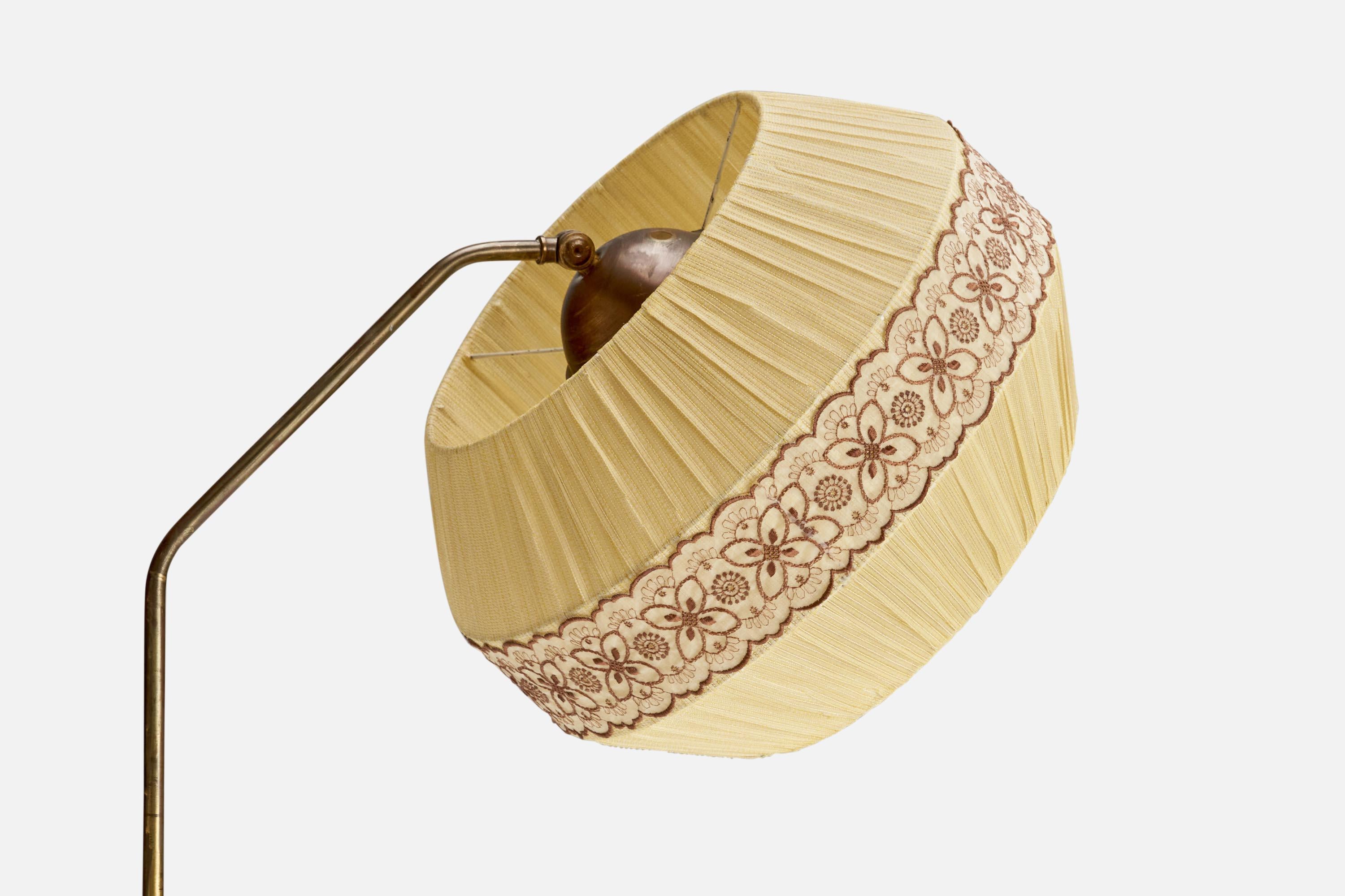 Scandinavo moderno Lampada da terra di design svedese, ottone, tessuto, Svezia, anni '40 in vendita