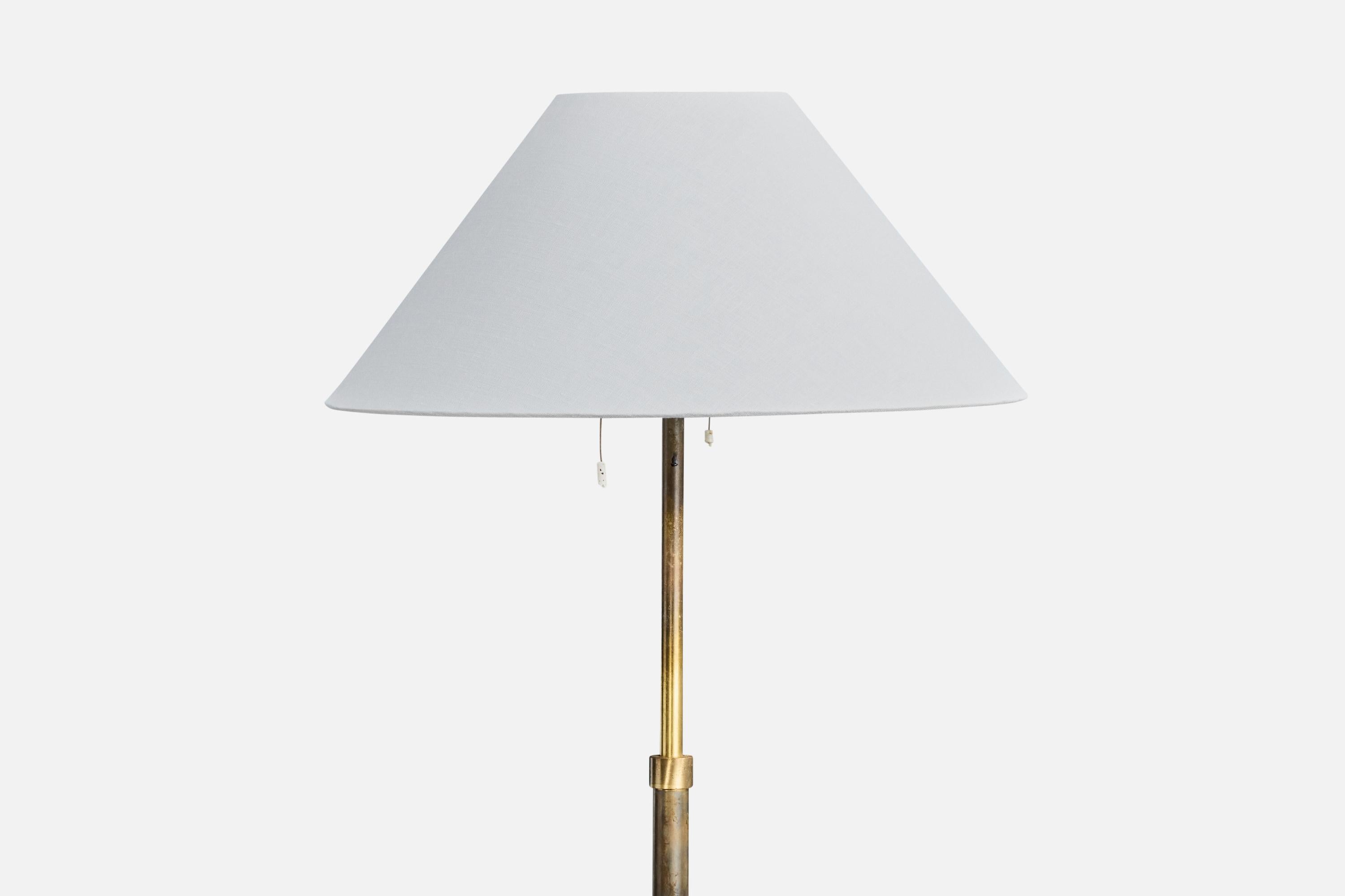 Mid-Century moderno Lampada da terra di design svedese, ottone, tessuto, Svezia, anni '40 in vendita