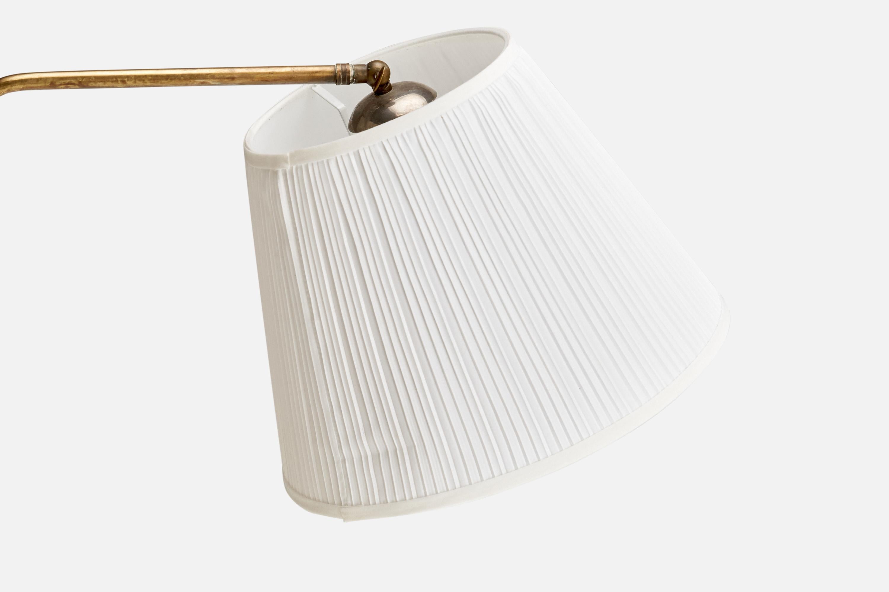 Svedese Lampada da terra di design svedese, ottone, tessuto, Svezia, anni '40 in vendita