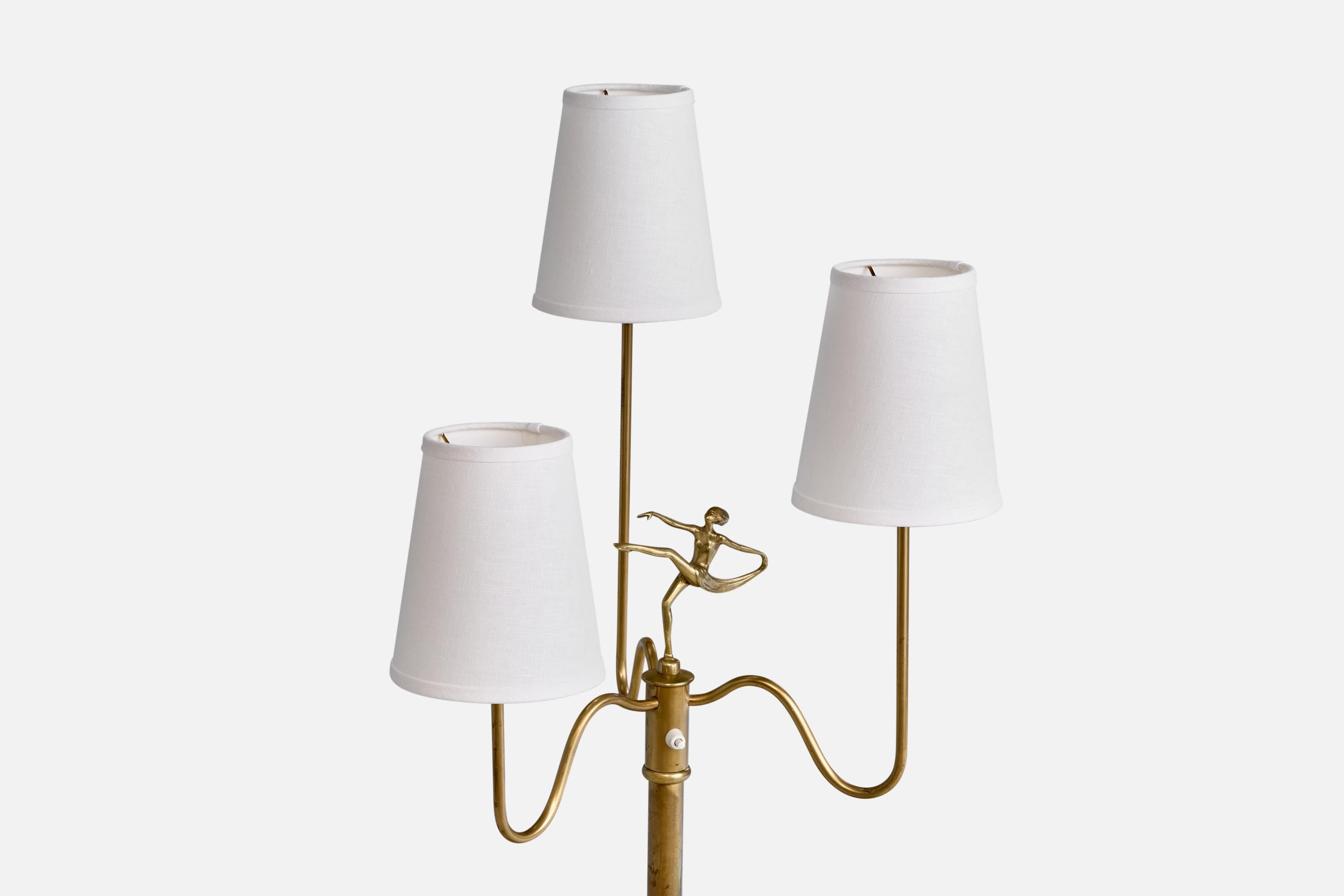 Lampada da terra di design svedese, ottone, tessuto, Svezia, anni '40 In condizioni buone in vendita a High Point, NC