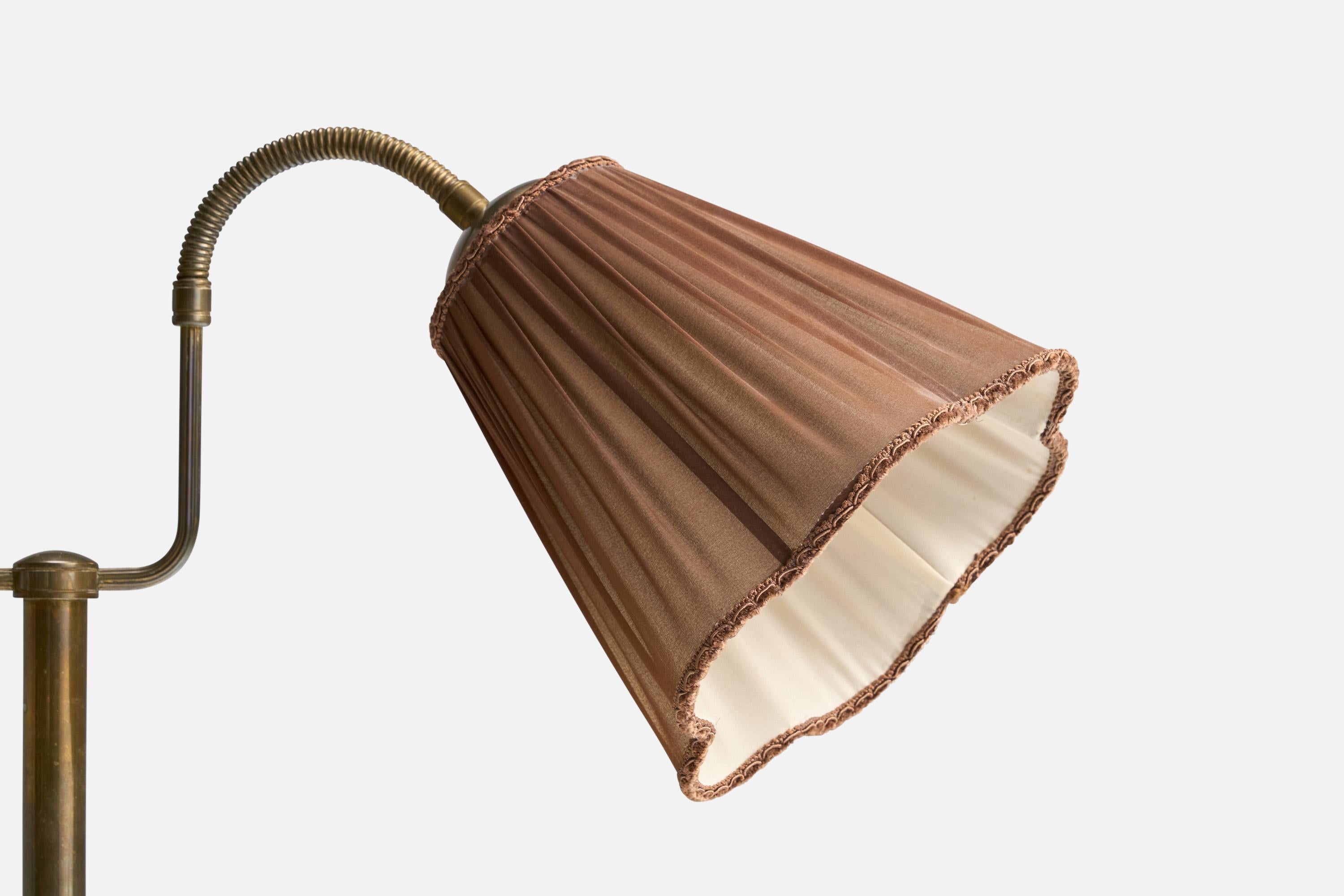 Créateur suédois, lampadaire, laiton, tissu, Suède, années 1940 Bon état - En vente à High Point, NC
