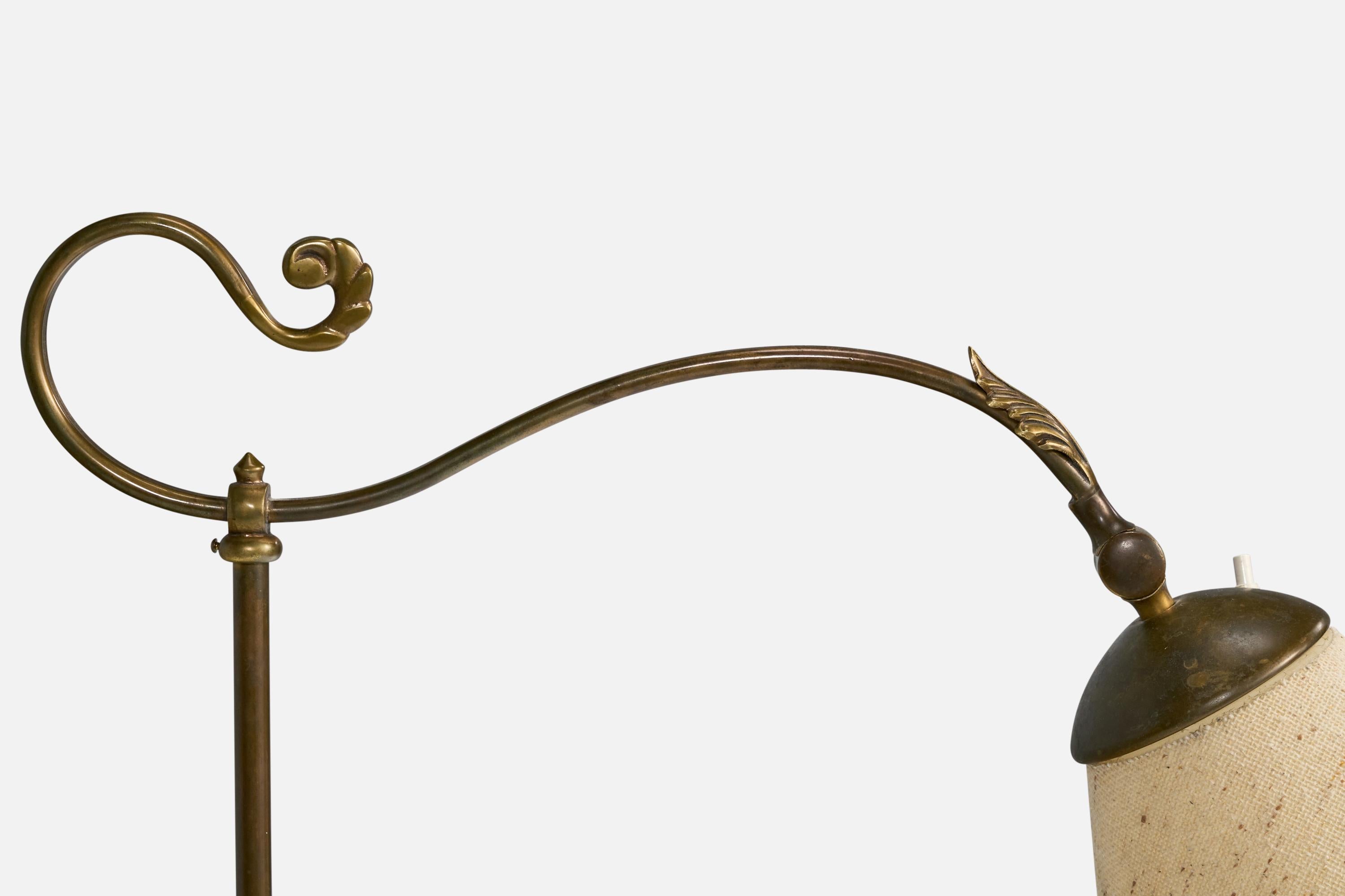 Créateur suédois, lampadaire, laiton, tissu, Suède, années 1940 Bon état - En vente à High Point, NC