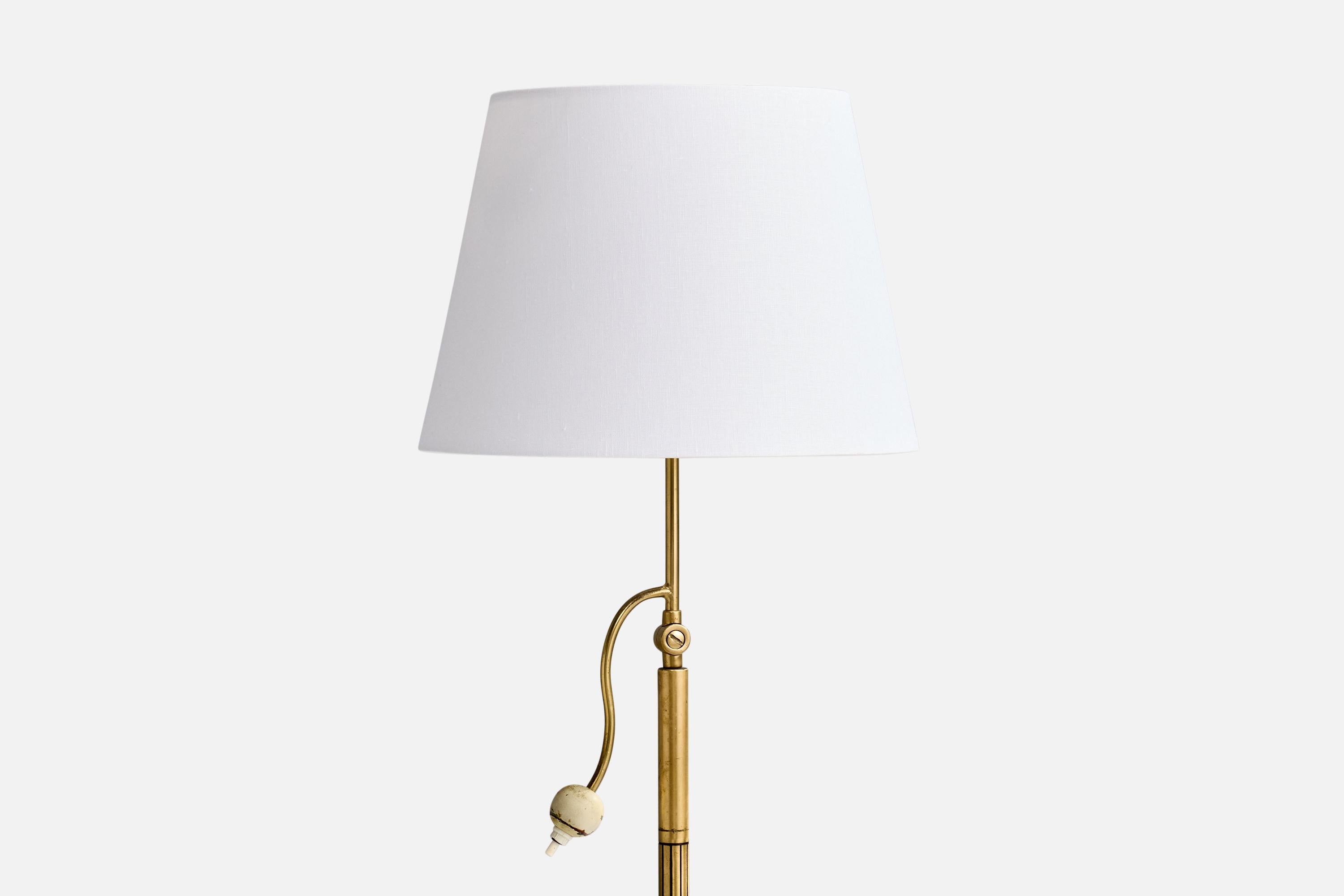 Schwedische Designerin, Stehlampe, Messing, Stoff, Schweden, 1940er Jahre im Zustand „Gut“ im Angebot in High Point, NC