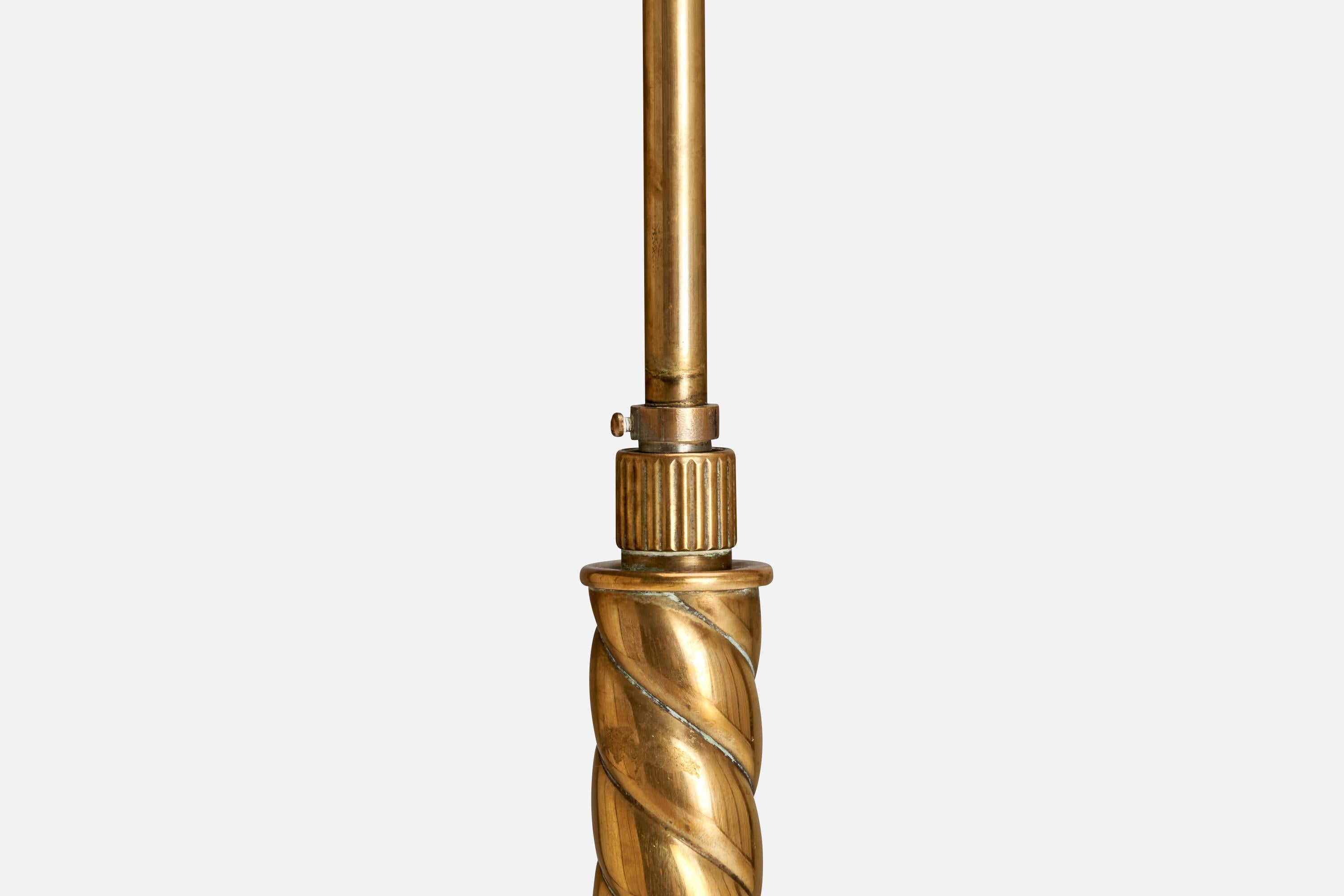 Lampada da terra di design svedese, ottone, tessuto, Svezia, anni '40 In condizioni buone in vendita a High Point, NC