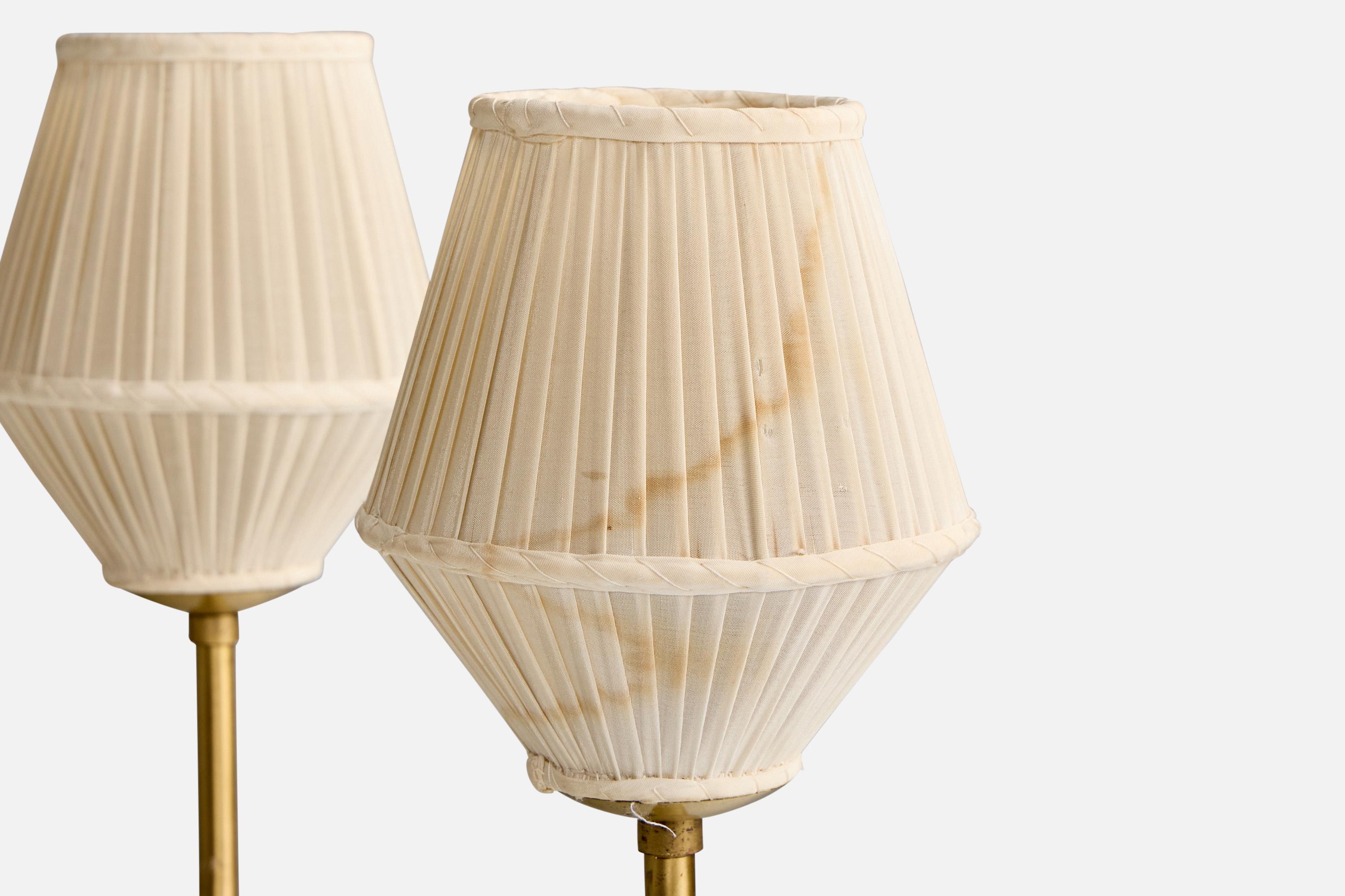 Milieu du XXe siècle Créateur suédois, lampadaire, laiton, tissu, Suède, années 1940 en vente