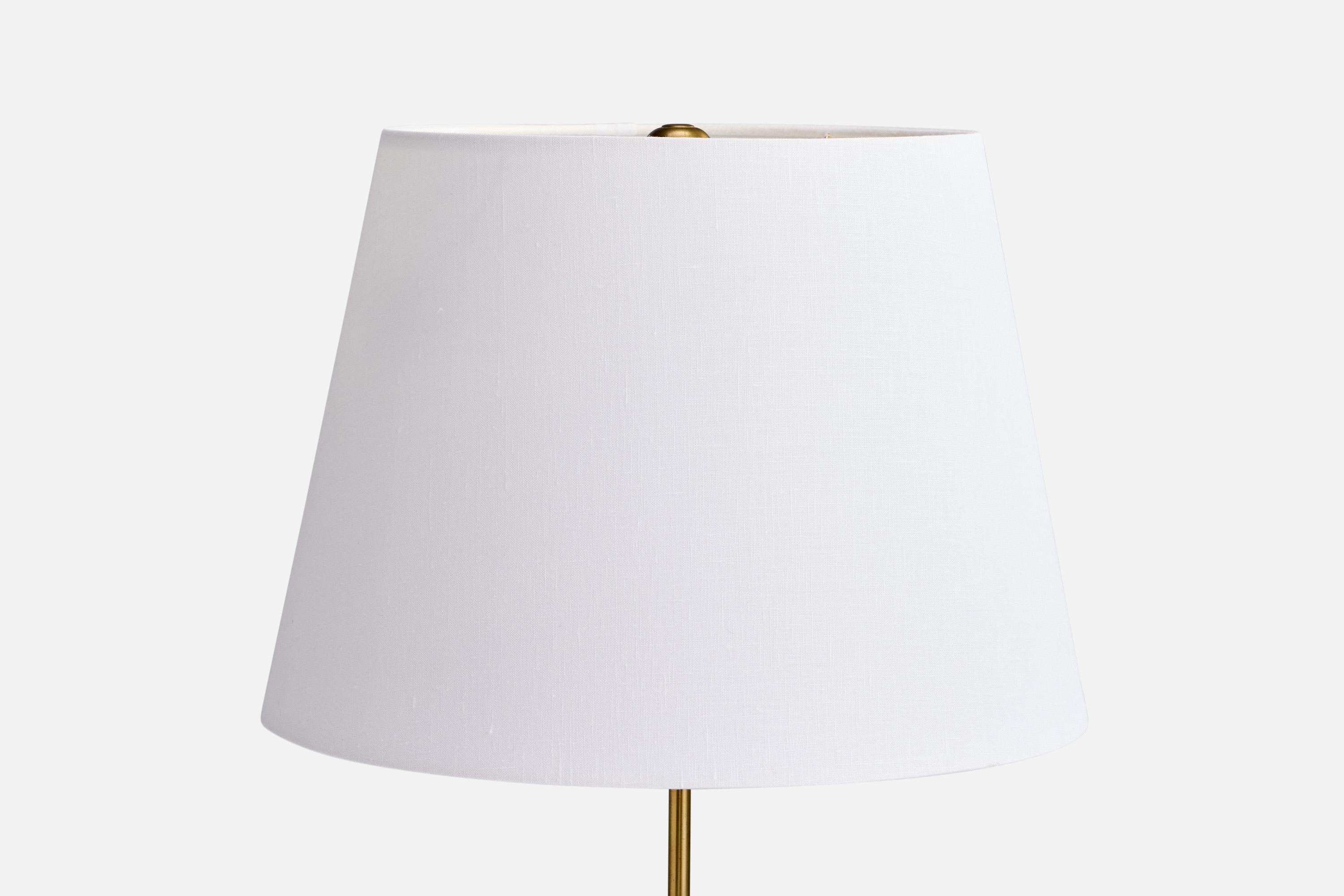 Schwedische Designerin, Stehlampe, Messing, Stoff, Schweden, 1940er Jahre (Mitte des 20. Jahrhunderts) im Angebot