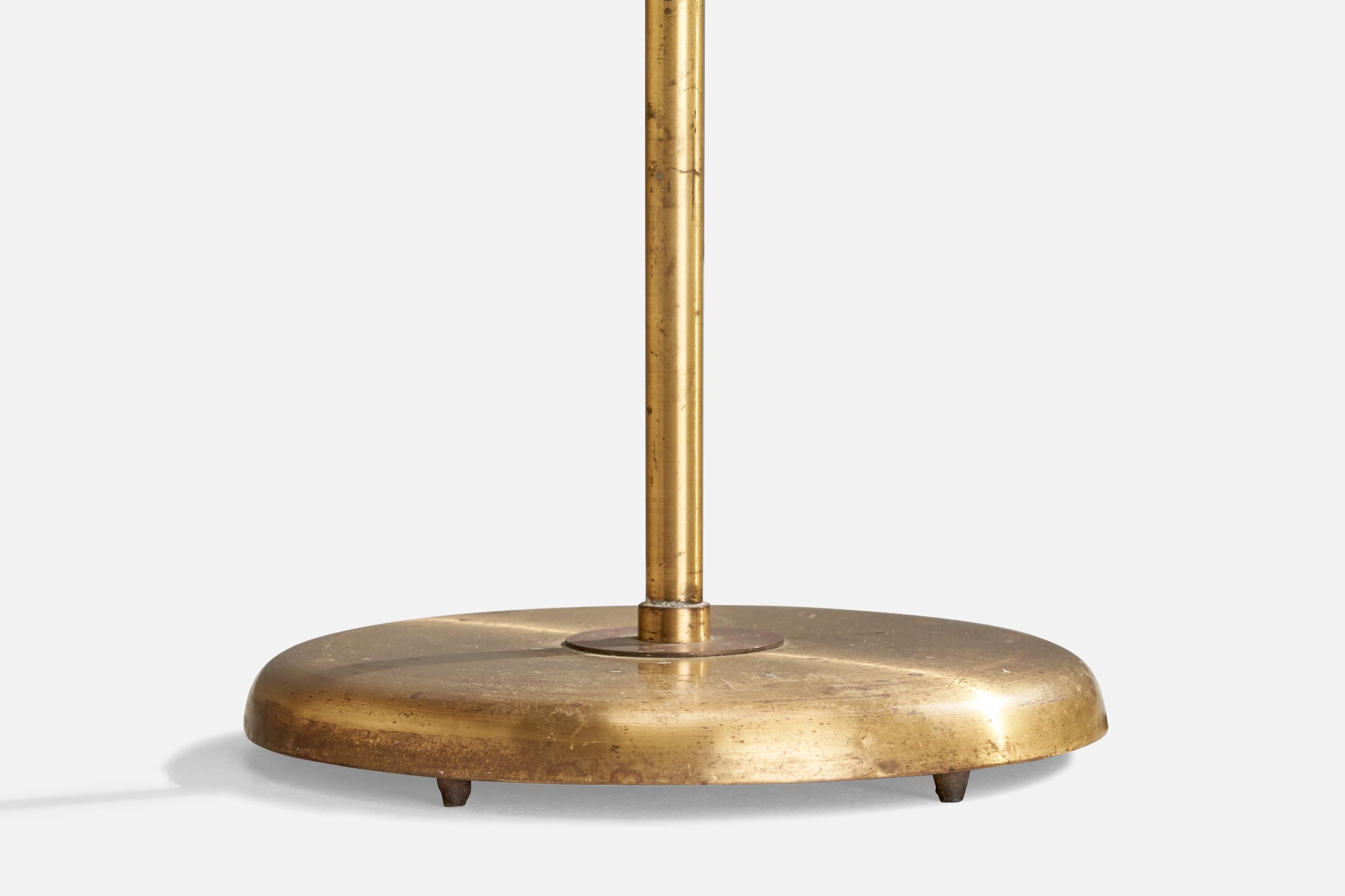 Metà XX secolo Lampada da terra di design svedese, ottone, tessuto, Svezia, anni '40 in vendita