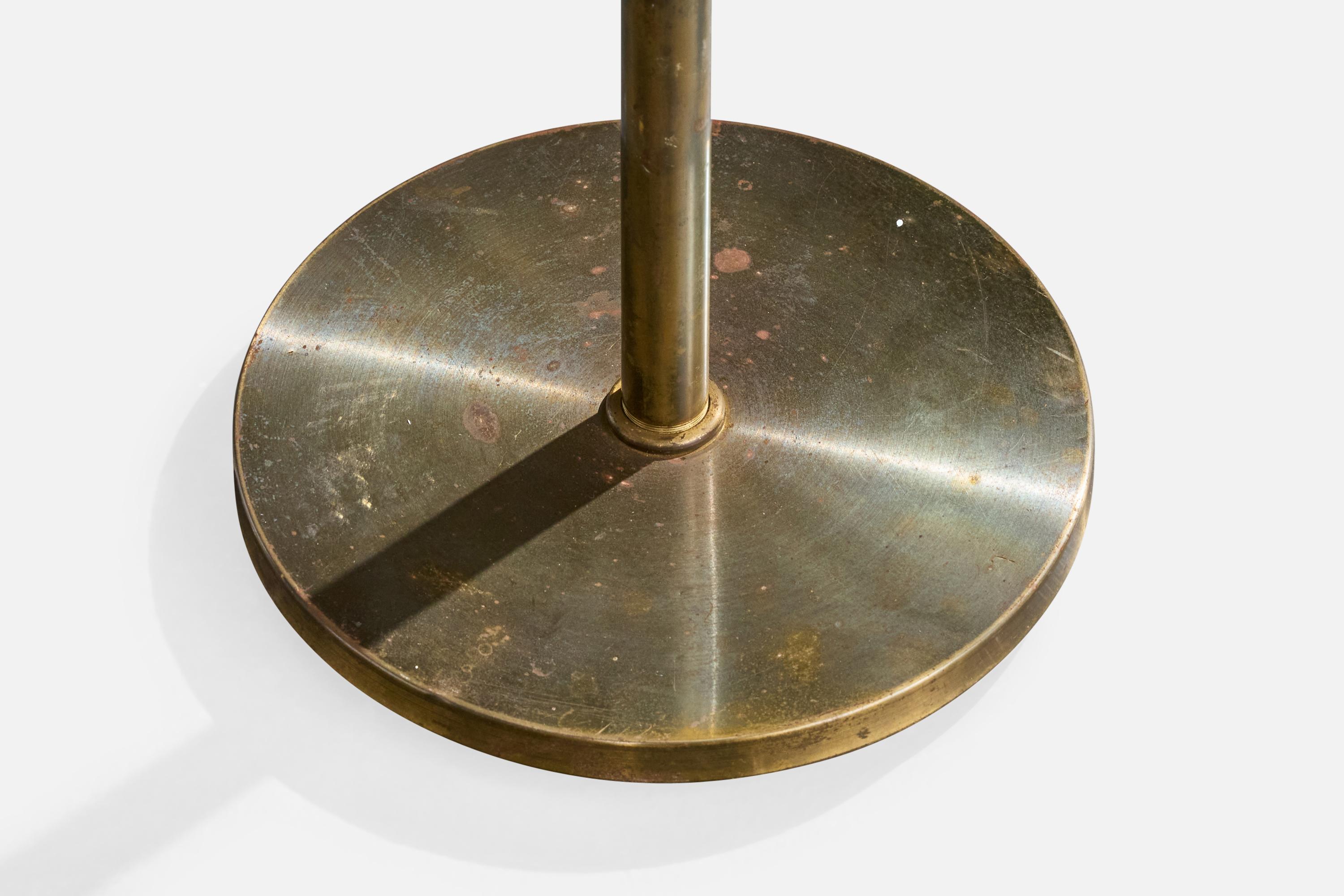 Metà XX secolo Lampada da terra di design svedese, ottone, tessuto, Svezia, anni '40 in vendita