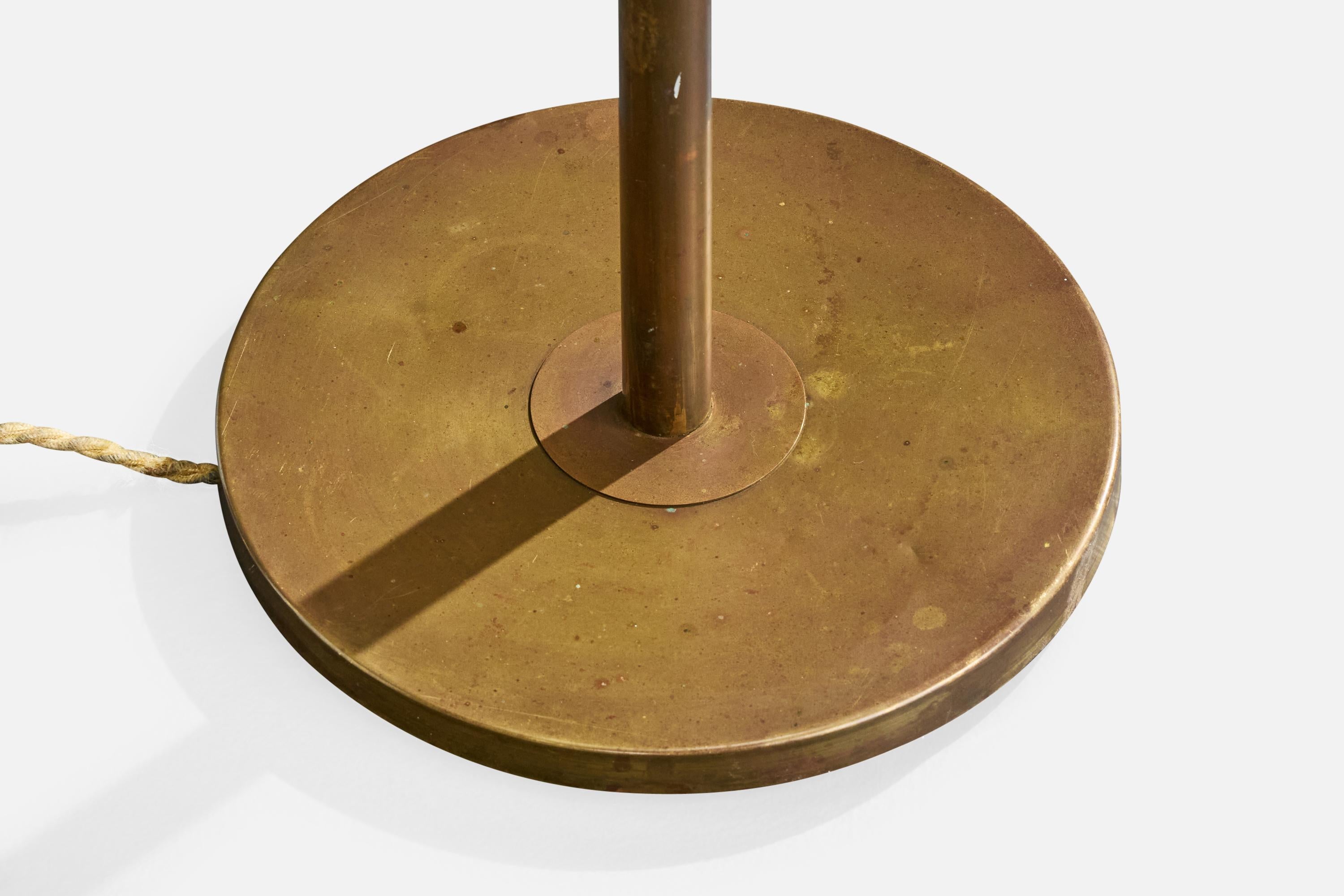 Ottone Lampada da terra di design svedese, ottone, tessuto, Svezia, anni '40 in vendita