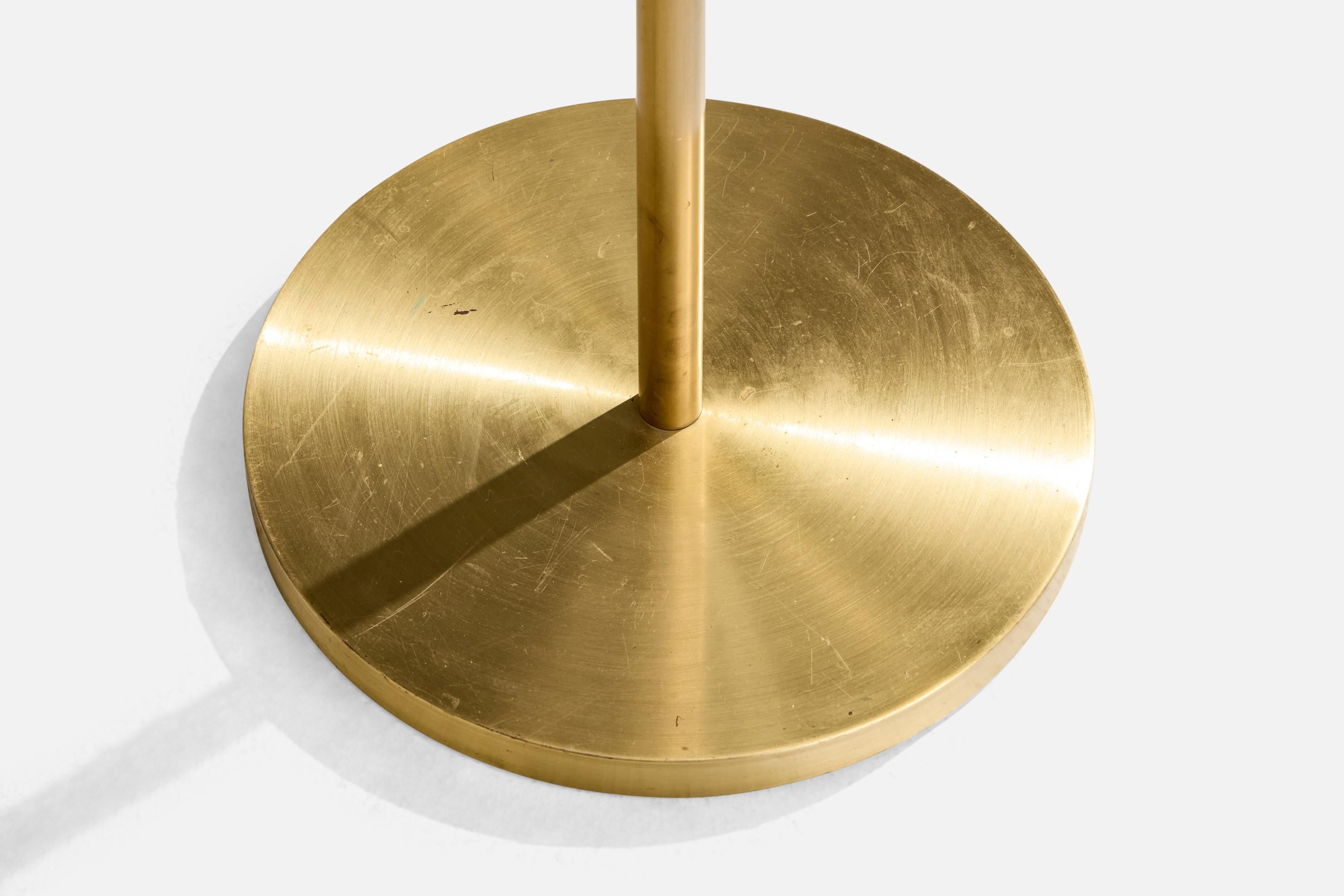Schwedische Designerin, Stehlampe, Messing, Stoff, Schweden, 1940er Jahre im Angebot 3