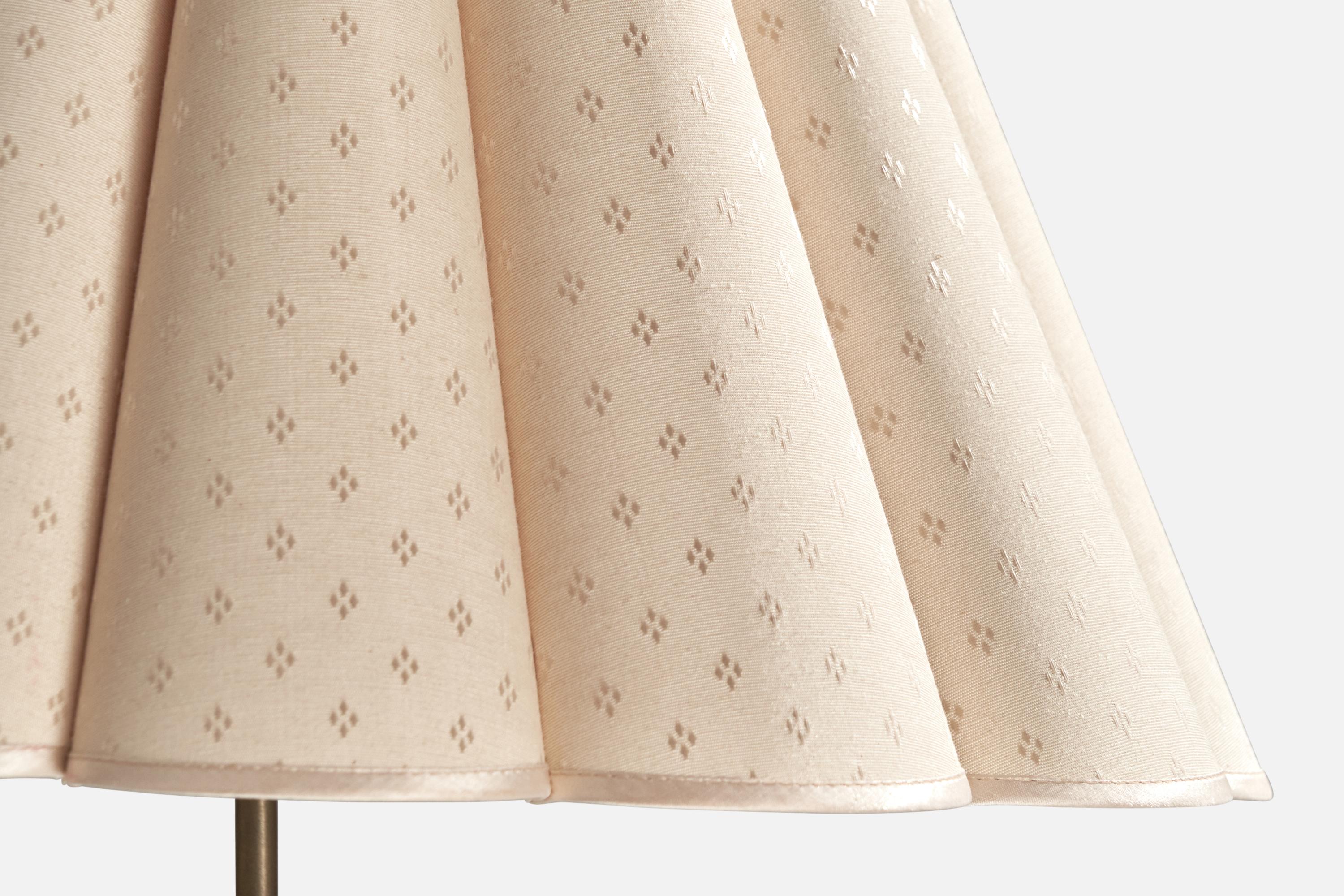 Suédois Designer suédois, lampadaire en laiton, tissu, Suède, années 1950 en vente