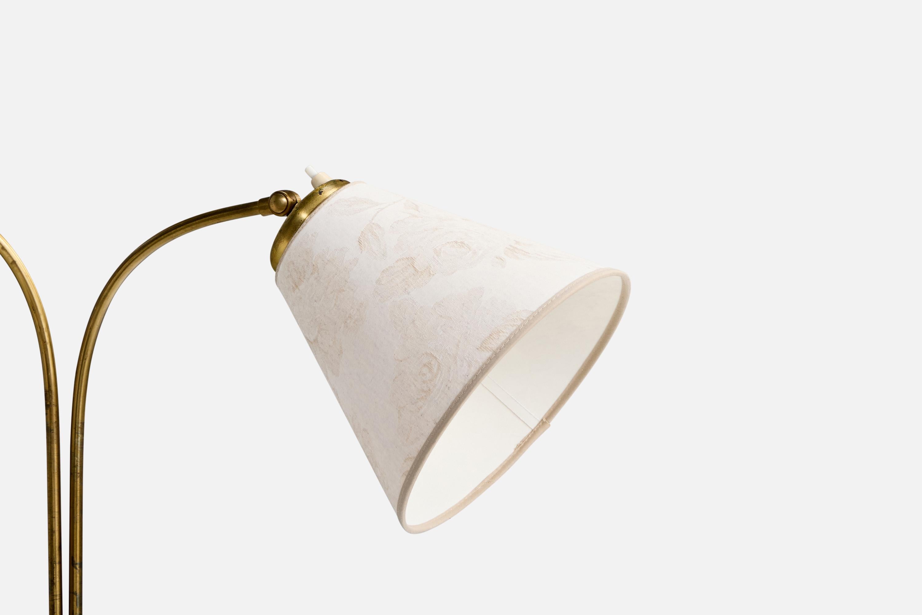 Créateur suédois, lampadaire, laiton, tissu, Suède, années 1950 Bon état - En vente à High Point, NC