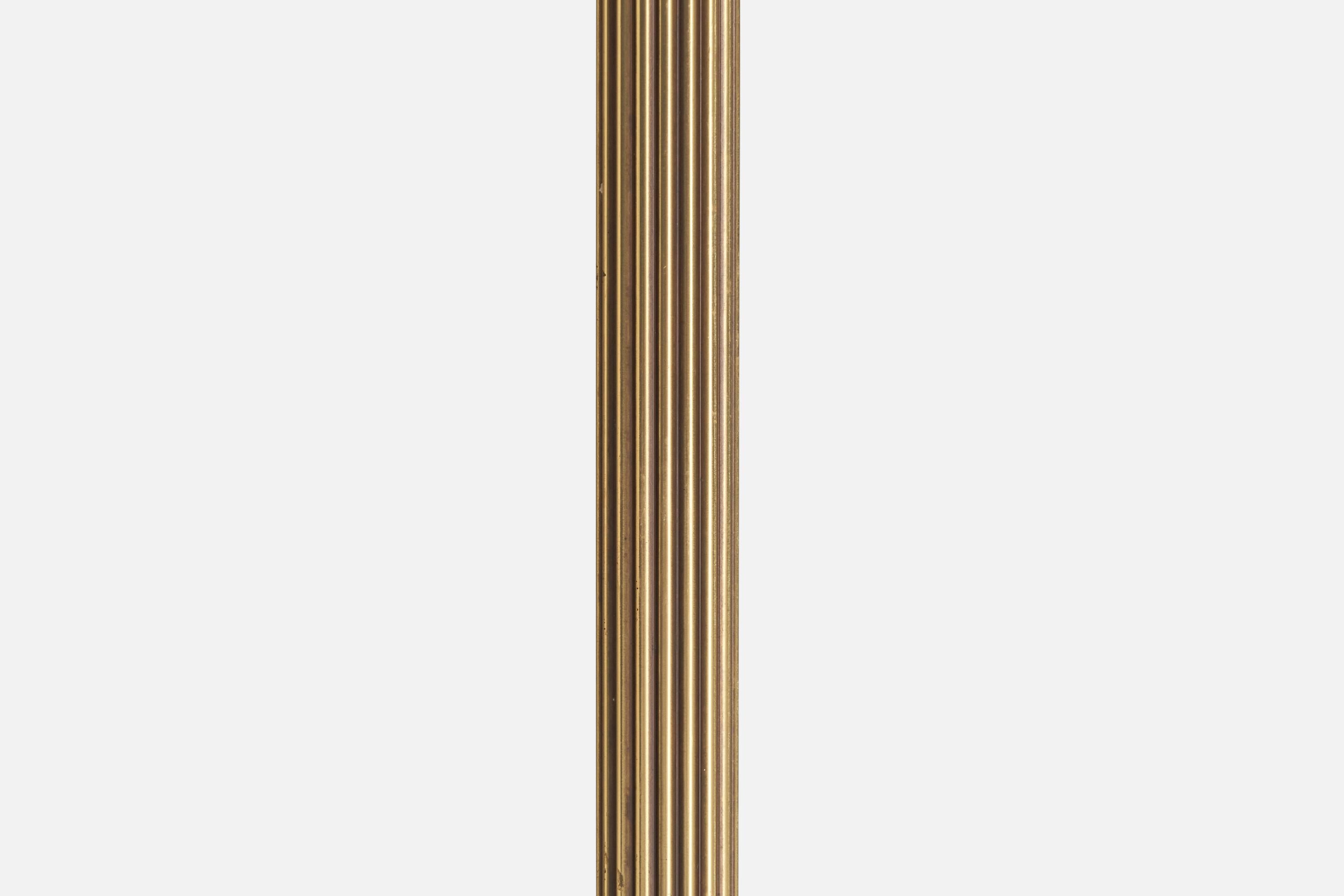 Milieu du XXe siècle Designer suédois, lampadaire en laiton, tissu, Suède, années 1950 en vente