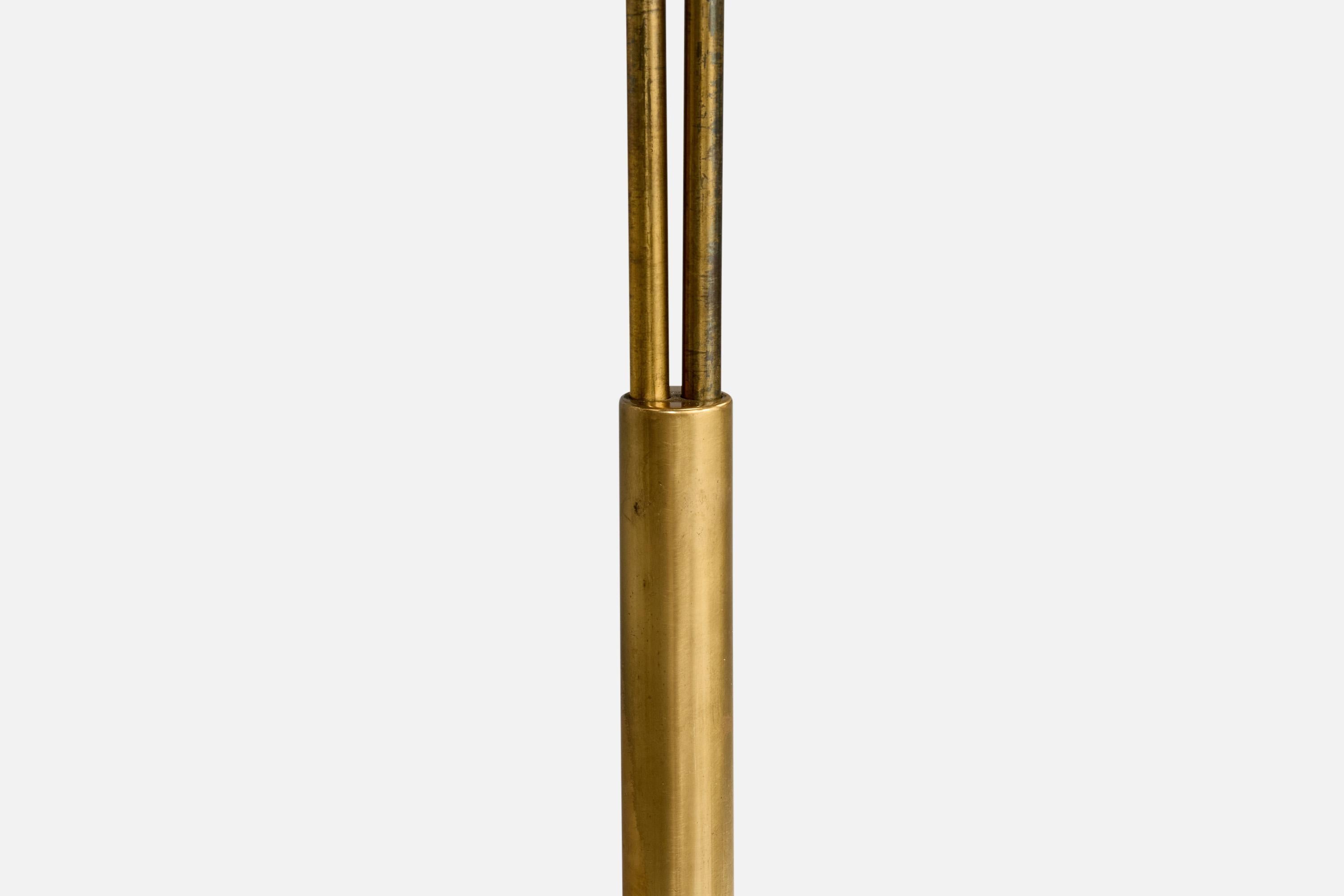 Laiton Créateur suédois, lampadaire, laiton, tissu, Suède, années 1950 en vente