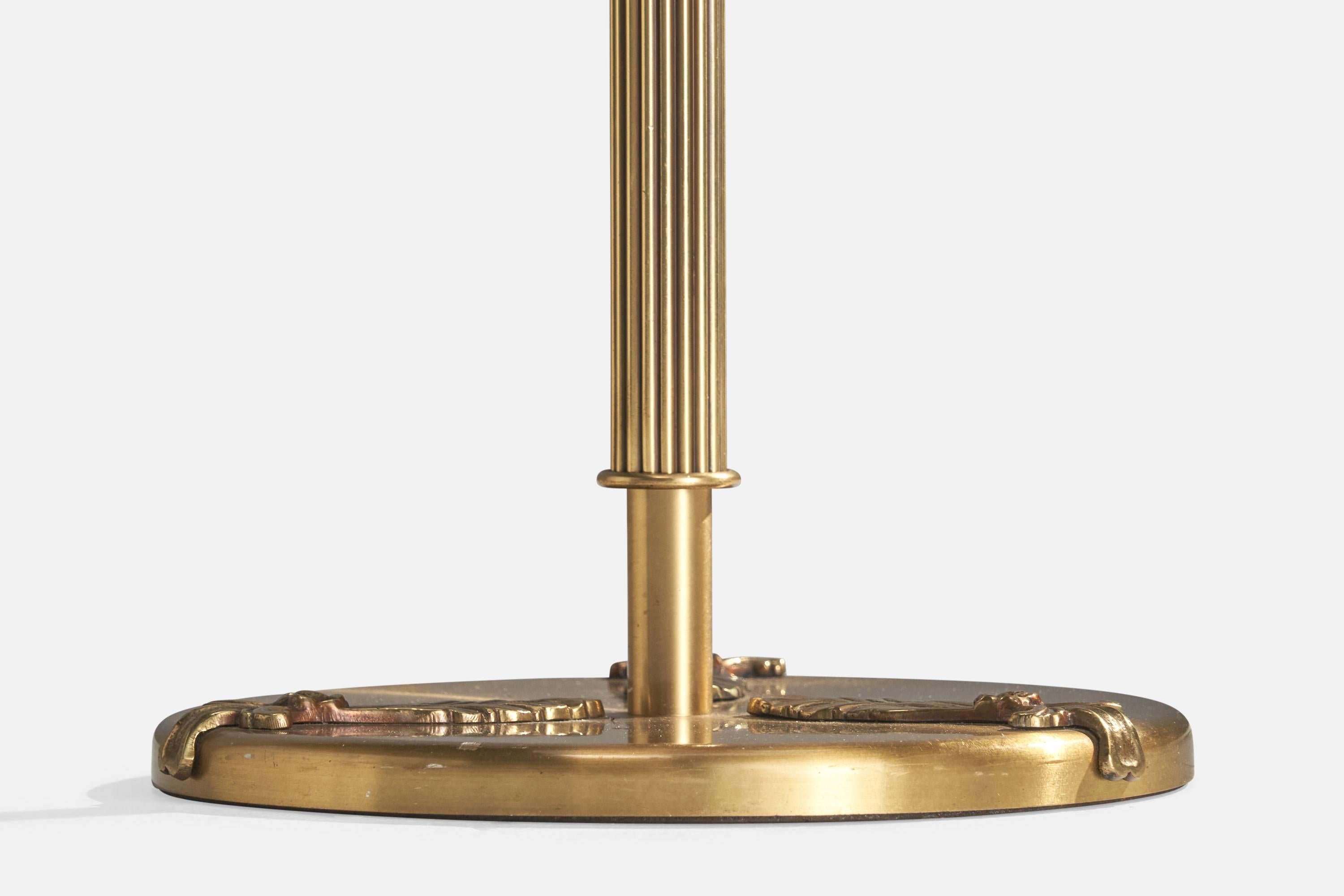 Designer suédois, lampadaire en laiton, tissu, Suède, années 1950 en vente 1