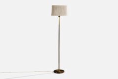 Lampada da terra di design svedese, ottone, tessuto, Svezia, anni '1950
