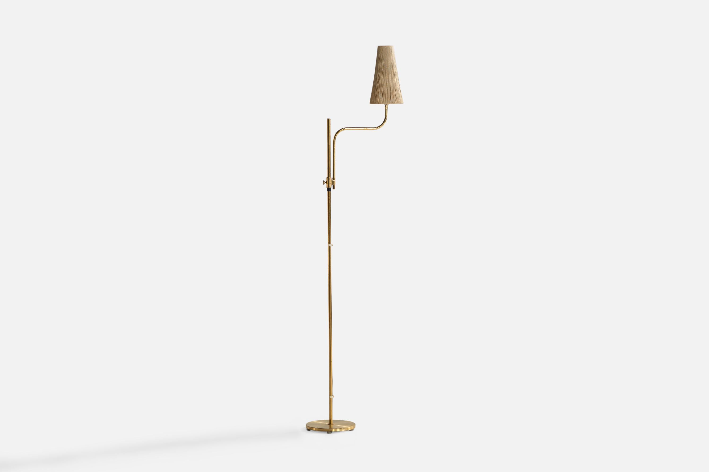 Lampadaire réglable en laiton et tissu beige conçu et produit en Suède, années 1960.

Dimensions globales (pouces) : 68,5