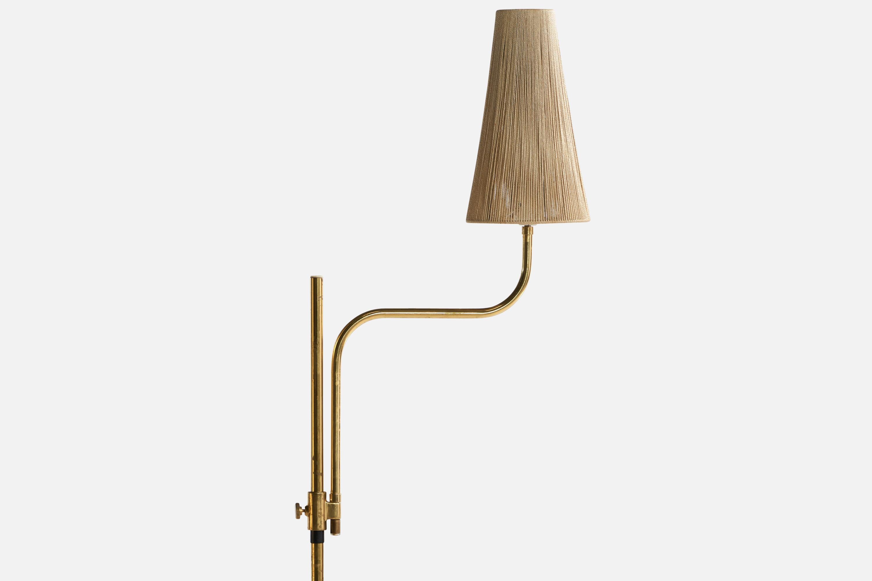 Suédois Designer suédois, lampadaire, laiton, tissu, Suède, années 1960 en vente