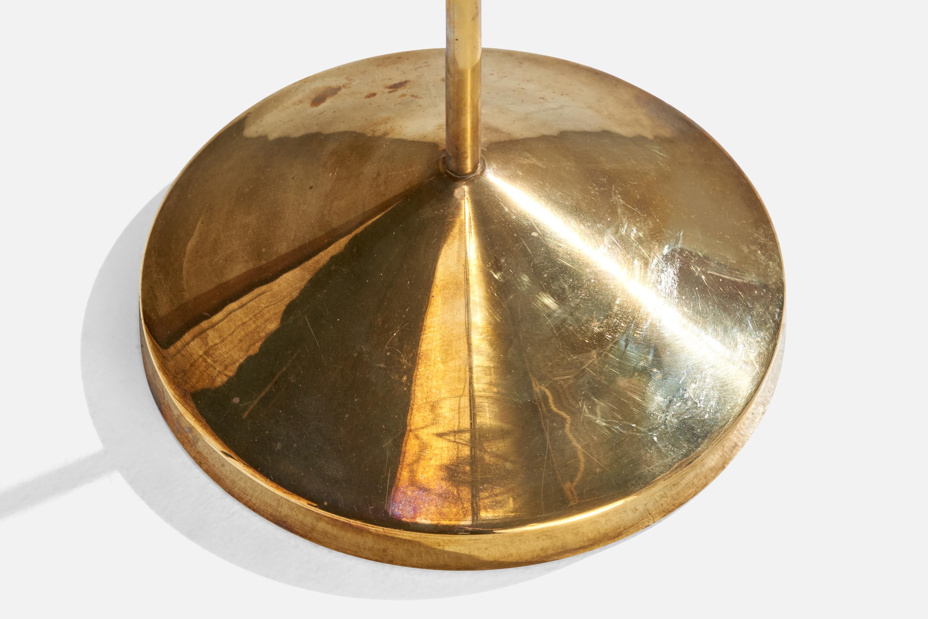 Metà XX secolo Lampada da terra di design svedese, ottone, tessuto, Svezia, anni '1960 in vendita