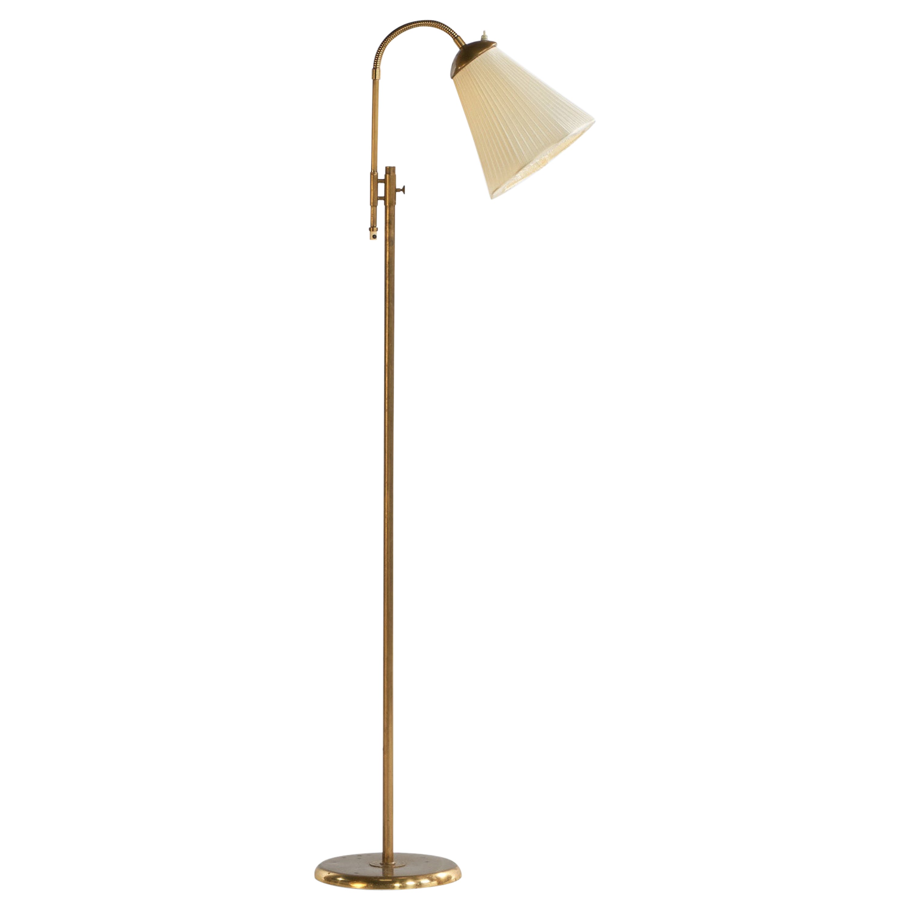 Designer suédois, lampadaire, laiton, tissu, Suède, années 1960