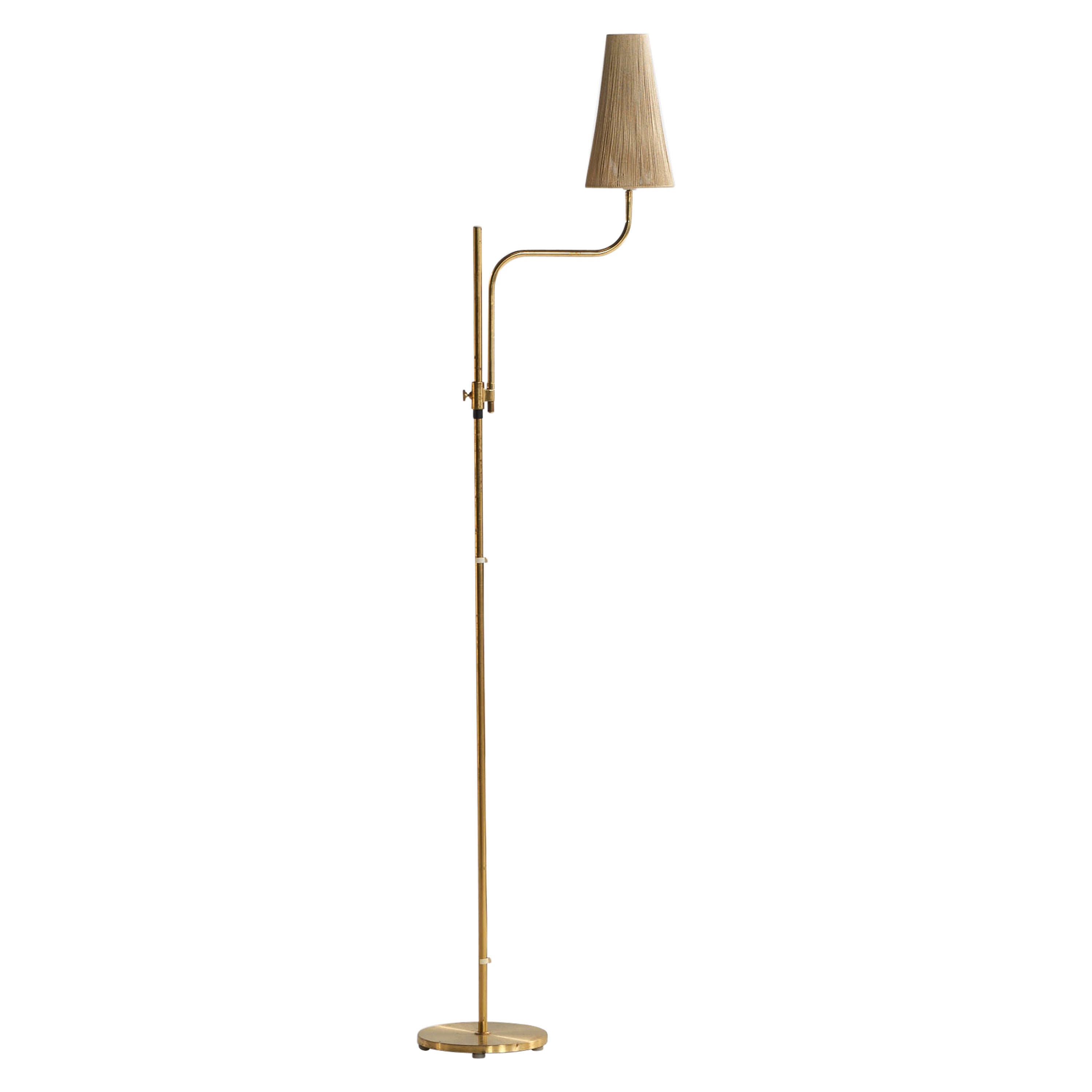 Designer suédois, lampadaire, laiton, tissu, Suède, années 1960