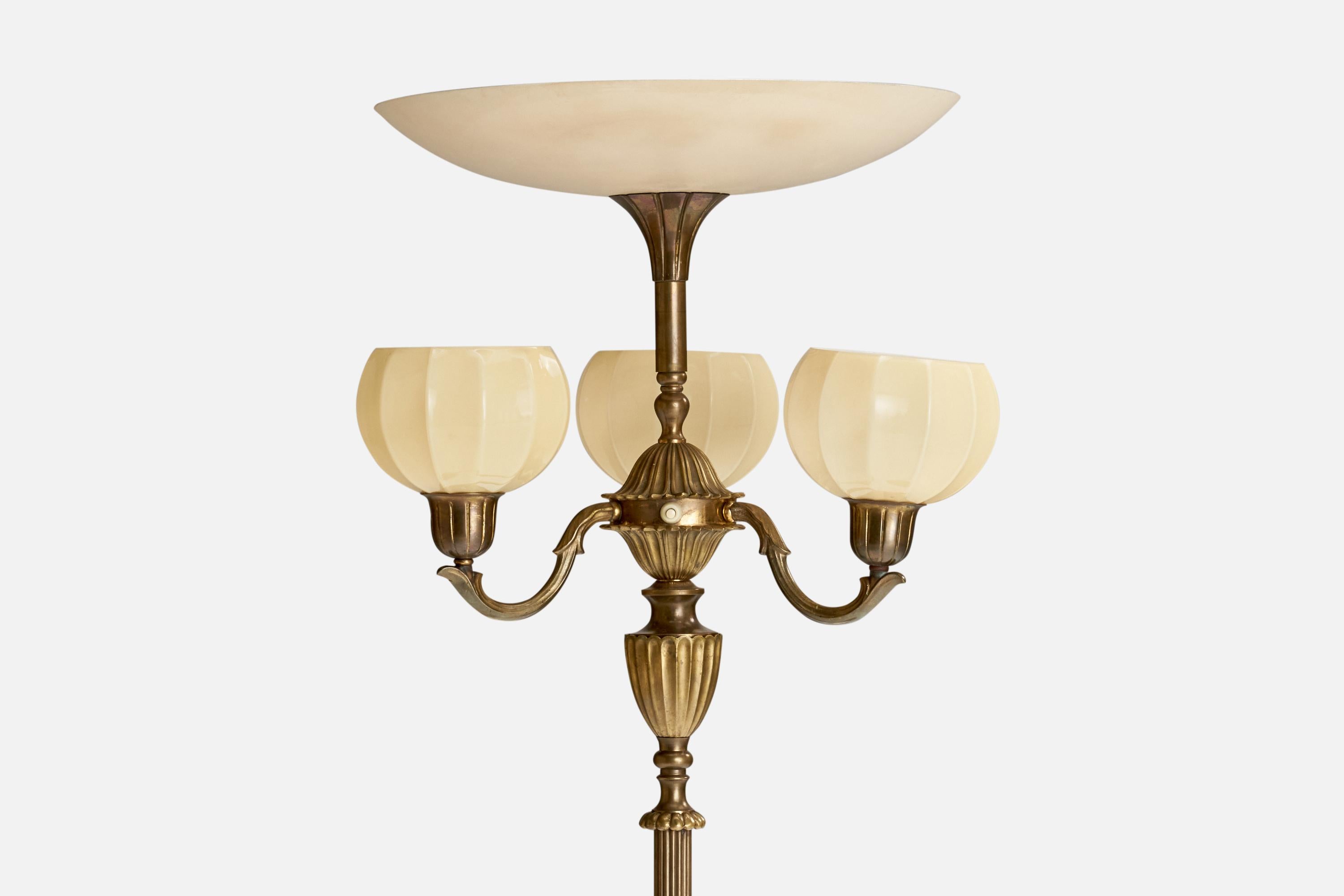 Scandinave moderne Designer suédois, lampadaire, laiton, verre, Suède, années 1930 en vente
